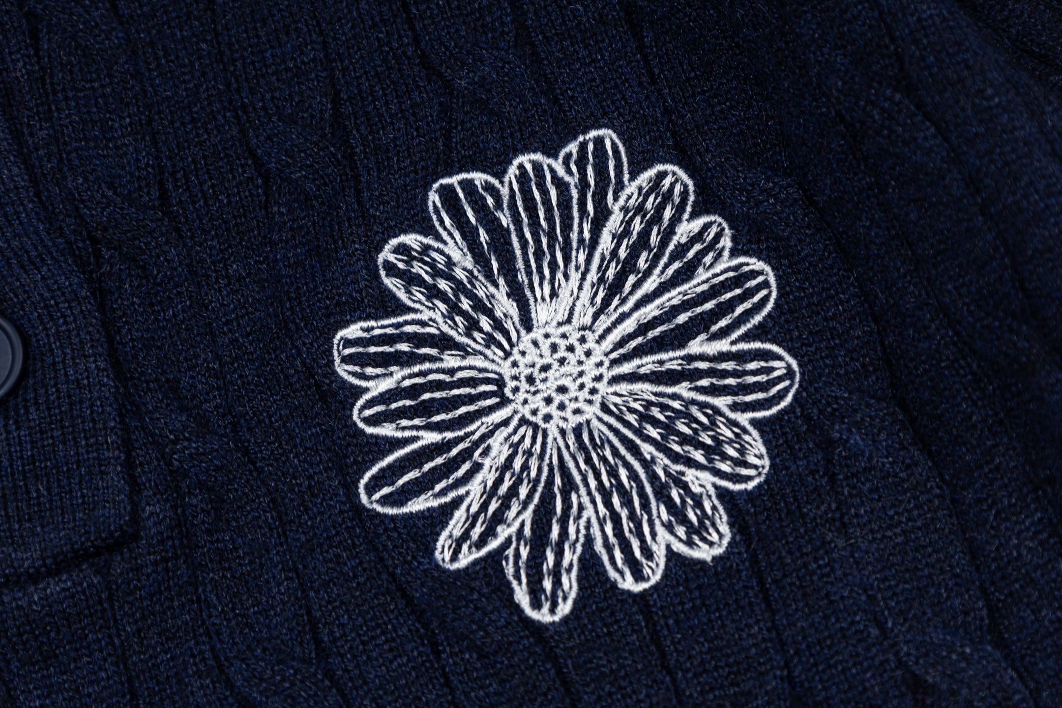 Mardi Mercredi Flower Embroidery Cable Short Sleeve Knit