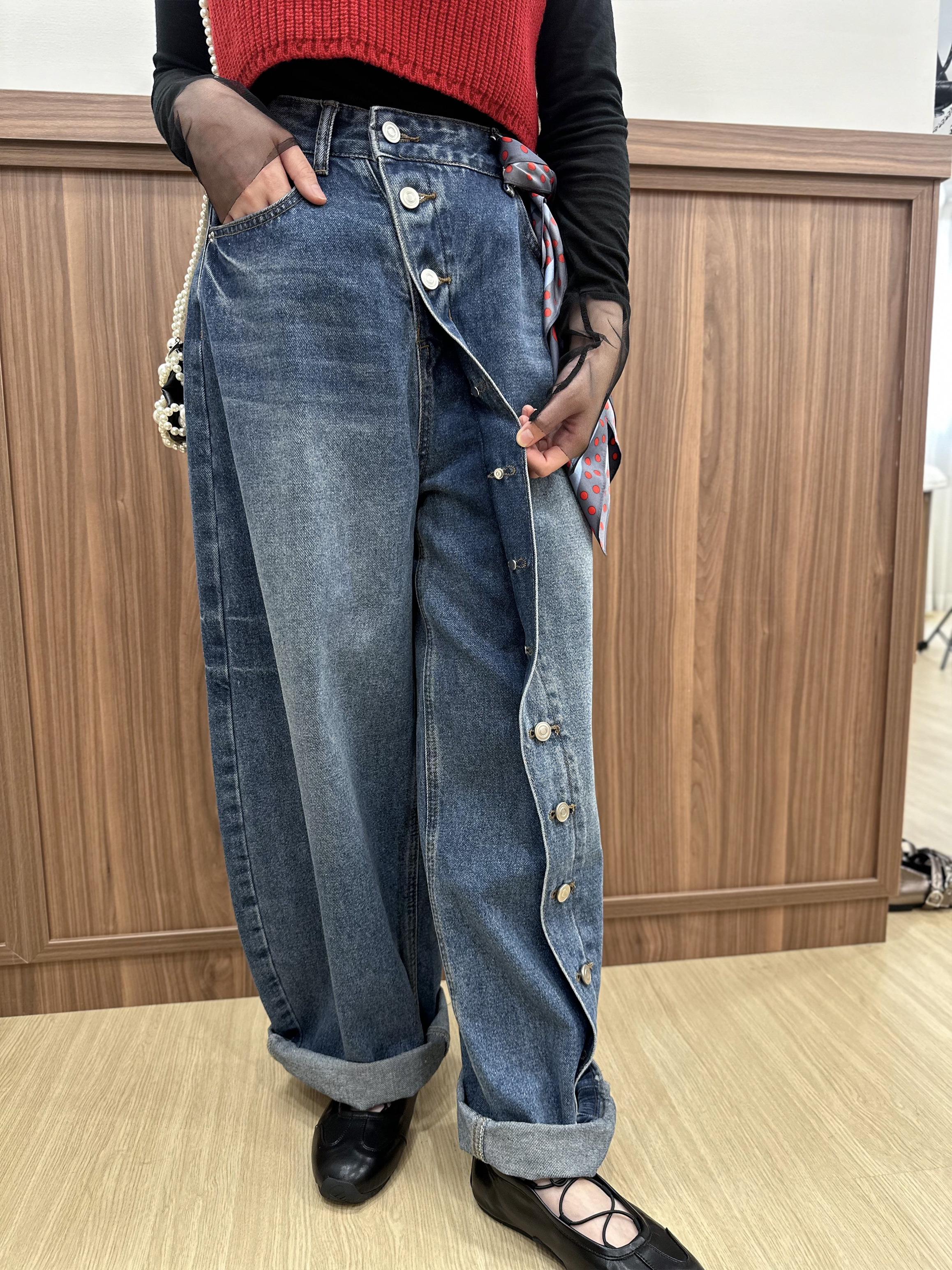 【WK推介】韓系街頭個性風～斜排扣立體感繭型牛仔褲 MU0002 - 藍色 Denim Blue