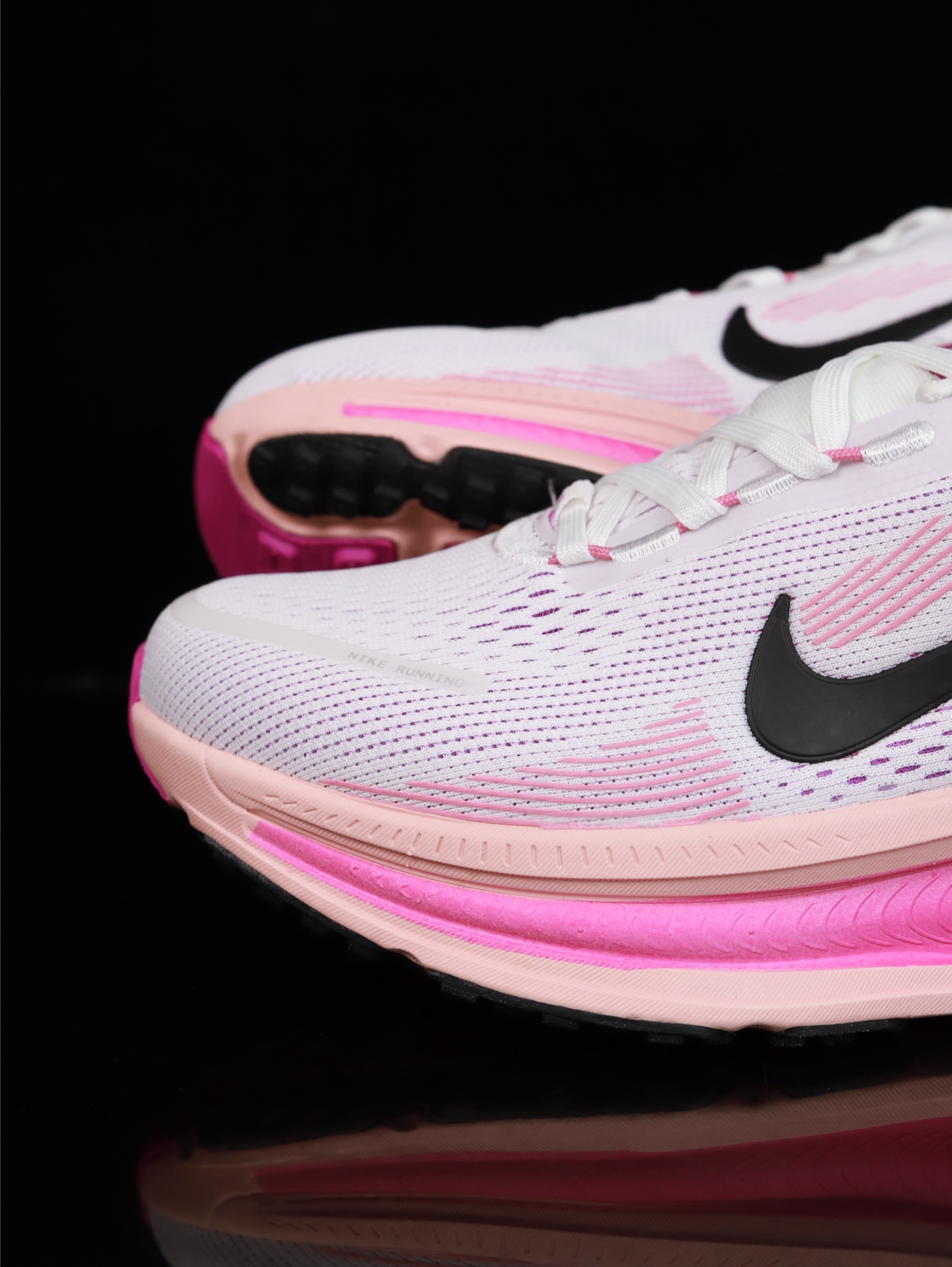 Nike Vomero 18 HM6804-105