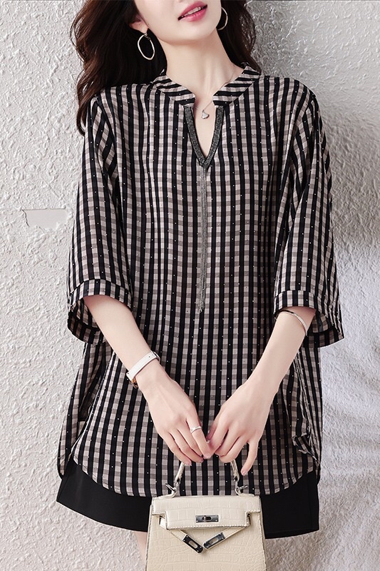 B198(2562) 韩版时尚小尖角流苏闪钻领边格纹边圆角黑上衣