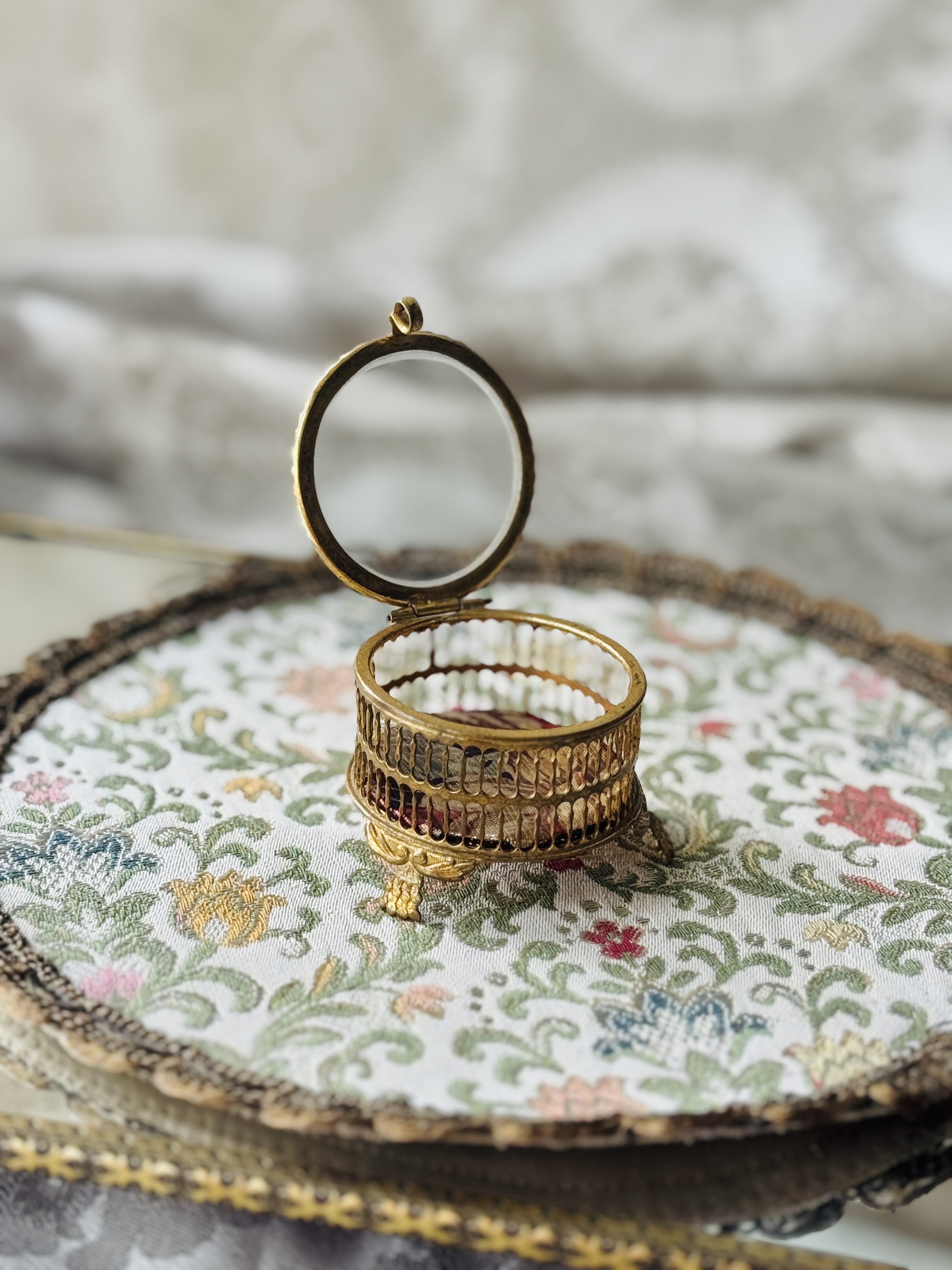Antique Late Victorian Early Edwardian Ormolu Miniature Boudoir Vanity Box (MT2489)