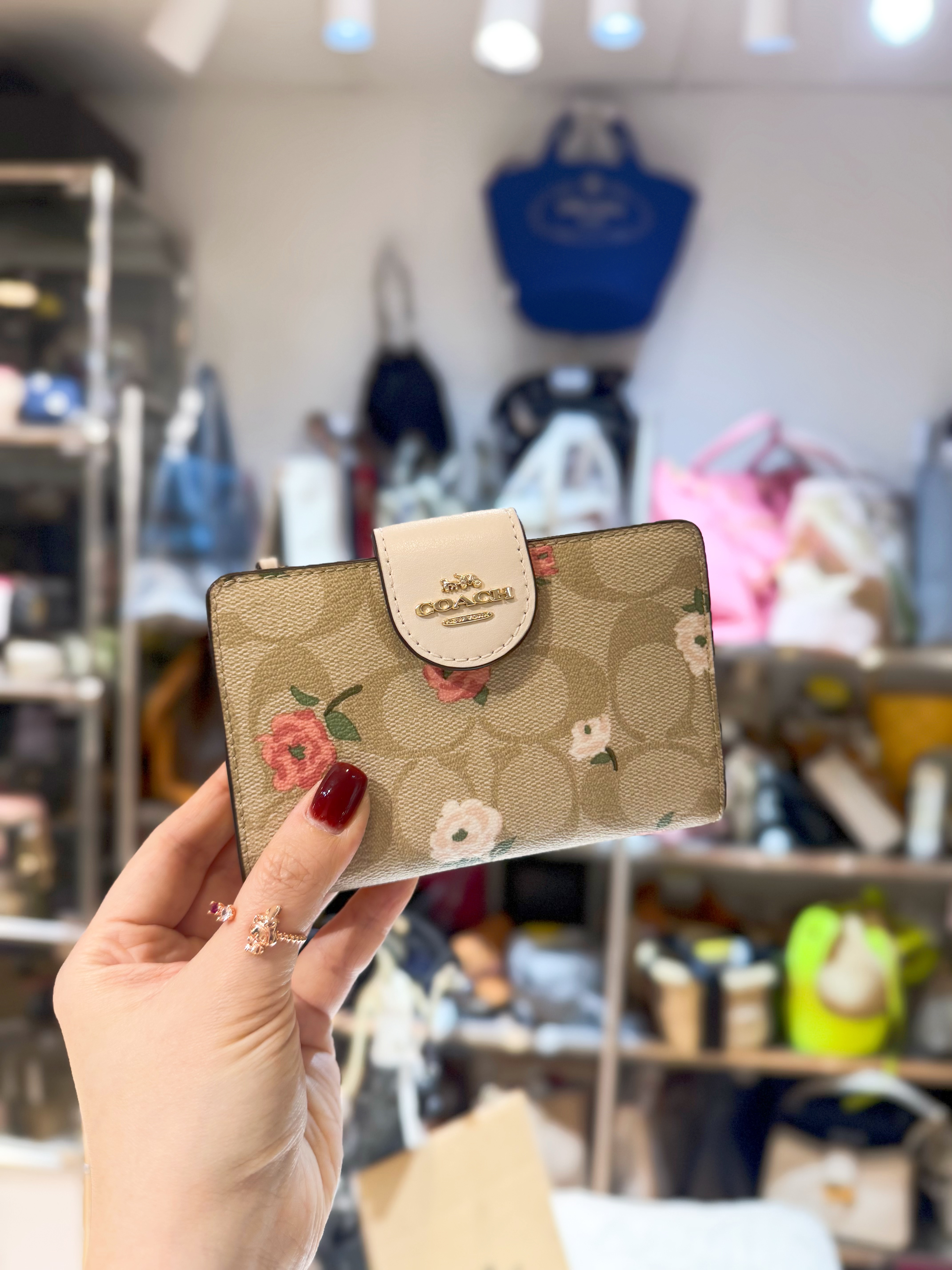 Coach medium wallet white/m/rose