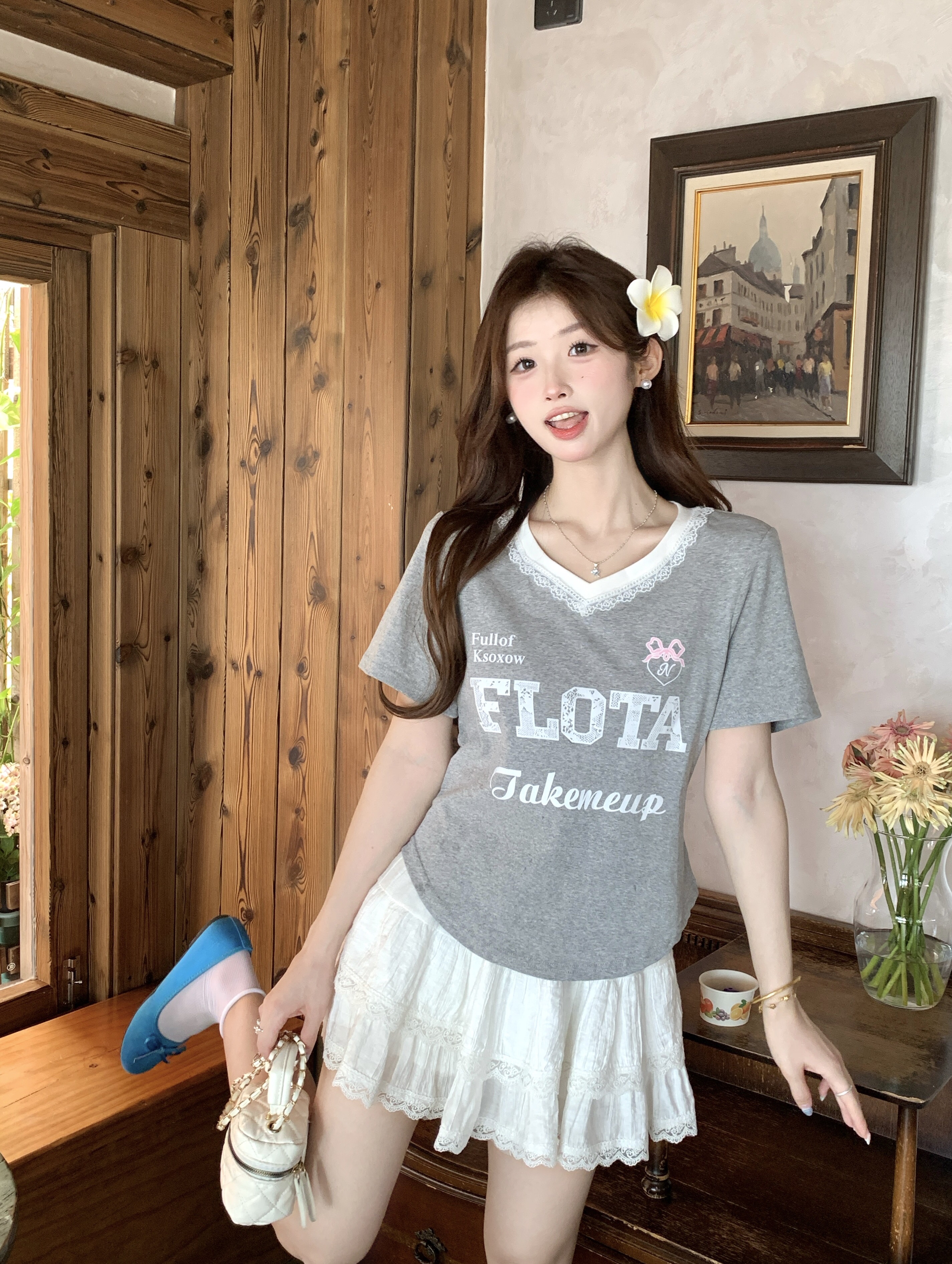 B333(80039) 美式甜辣风V领边拼蕾丝FLOTA灰蓝上衣