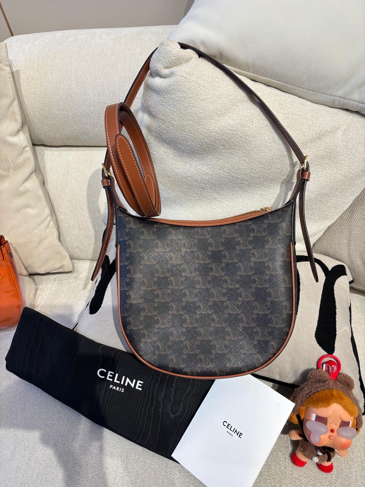 CELINE HELOISE HOBO 100%Authentic,98%new   ✅專門店收據✅2 Strap✅Dust bag 