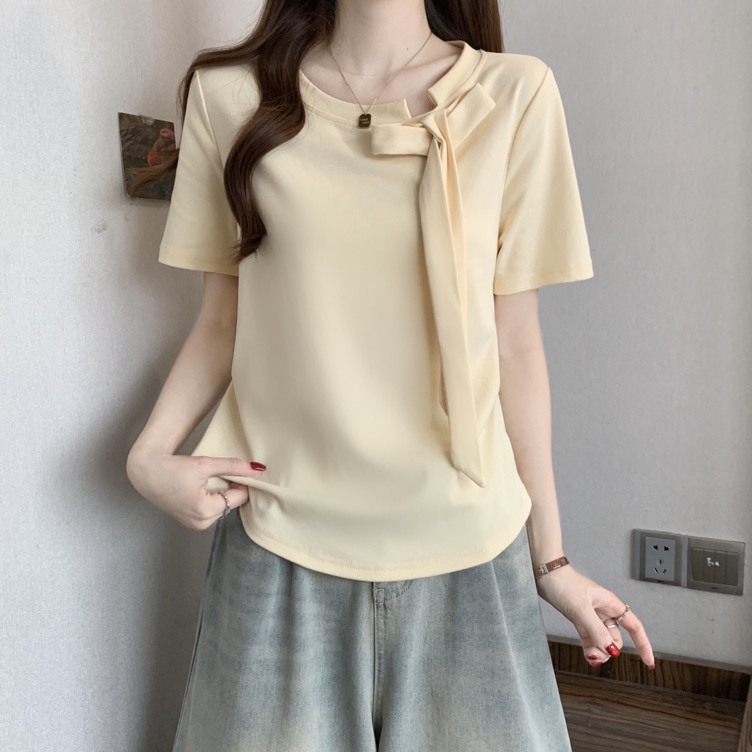 B72(80595) 韩版斜领边蝴蝶结系带设计感3色上衣