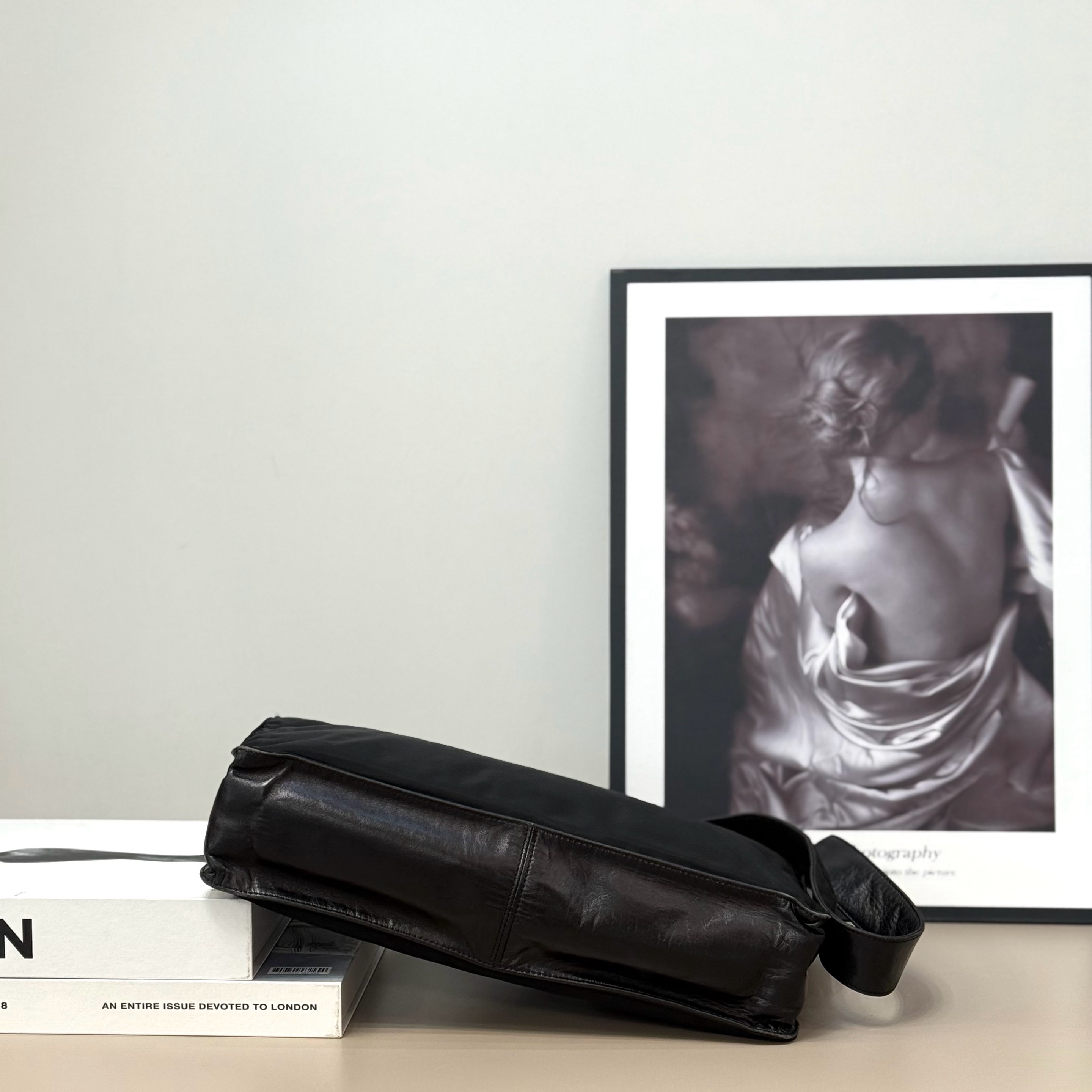 【預訂貨品】Prada黑銀尼龍拼皮雙層郵差包 