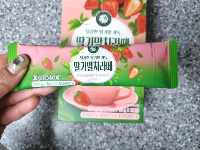 韓國 Jamesteaspoon 草莓抹茶拿鐵 8入/盒｜Strawberry and Matcha Latte
