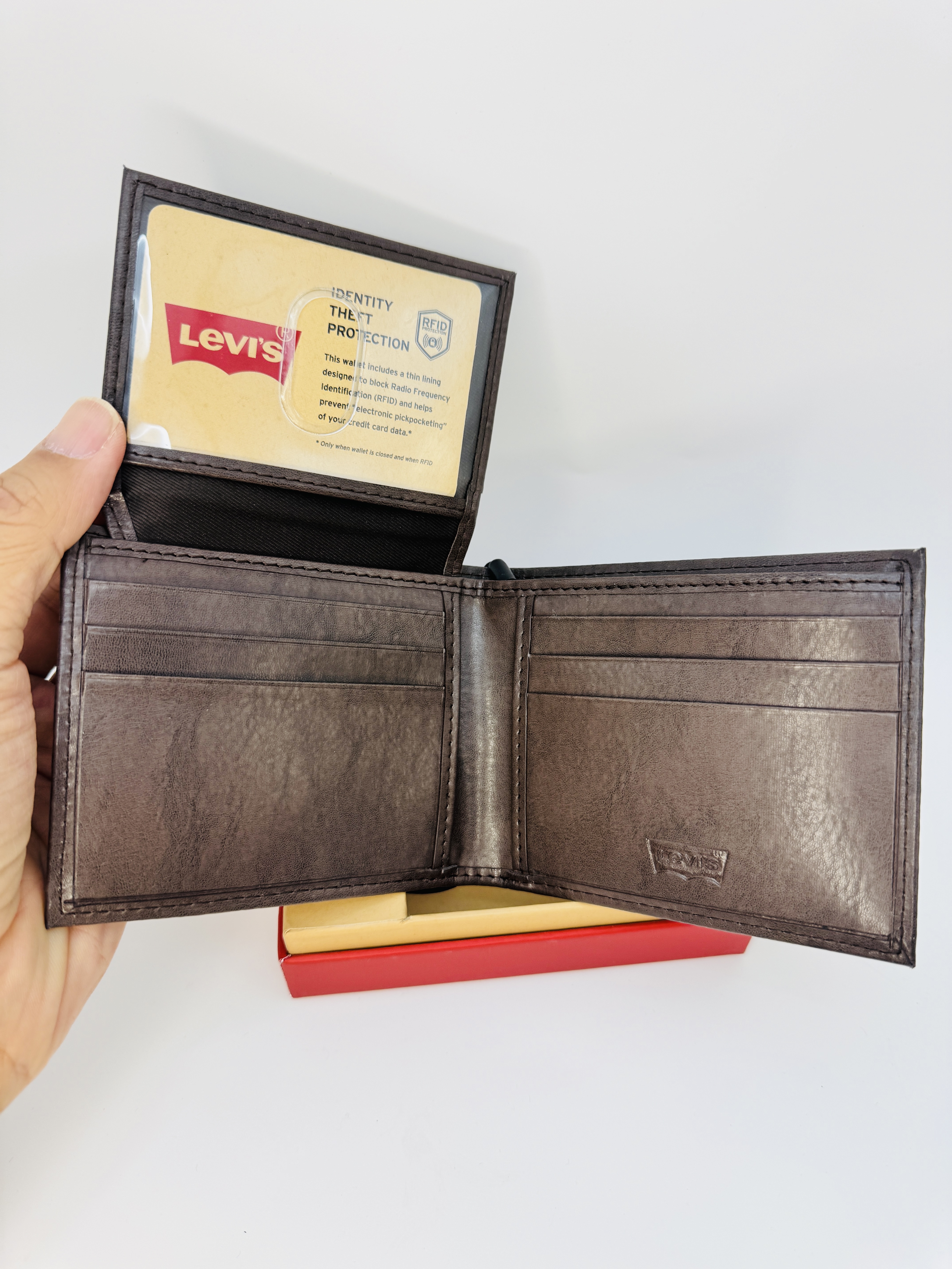 Levi’s深啡色皮銀包 (香港現貨)