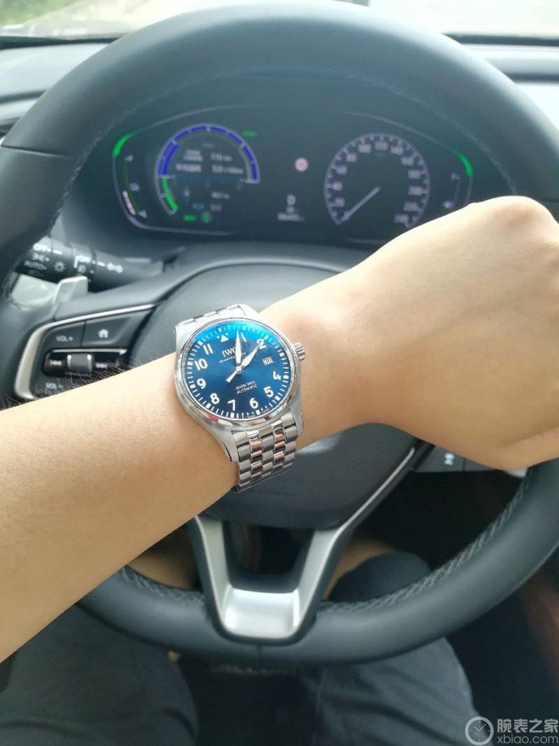 硬货首发，市场独家！IW3270156 。316L精钢材质，非凡工艺，让小厂知难而退！万国飞行员马克十八传承腕表，采用原装瑞士ETA王牌机芯，40mm表径，全数字刻度超强夜光，双面防反光凸状蓝宝石玻璃表镜。原版1比1开模钢带，在很多细节的把控上都已达到行业顶级，且多项可为标杆，整表细节一丝不苟。 原装价格4W多，一般人均可轻松驾驭，此款万国飞行员腕表视为万国经典款型，任何场景着装均适合佩戴，可谓百搭神器。全套包装出货