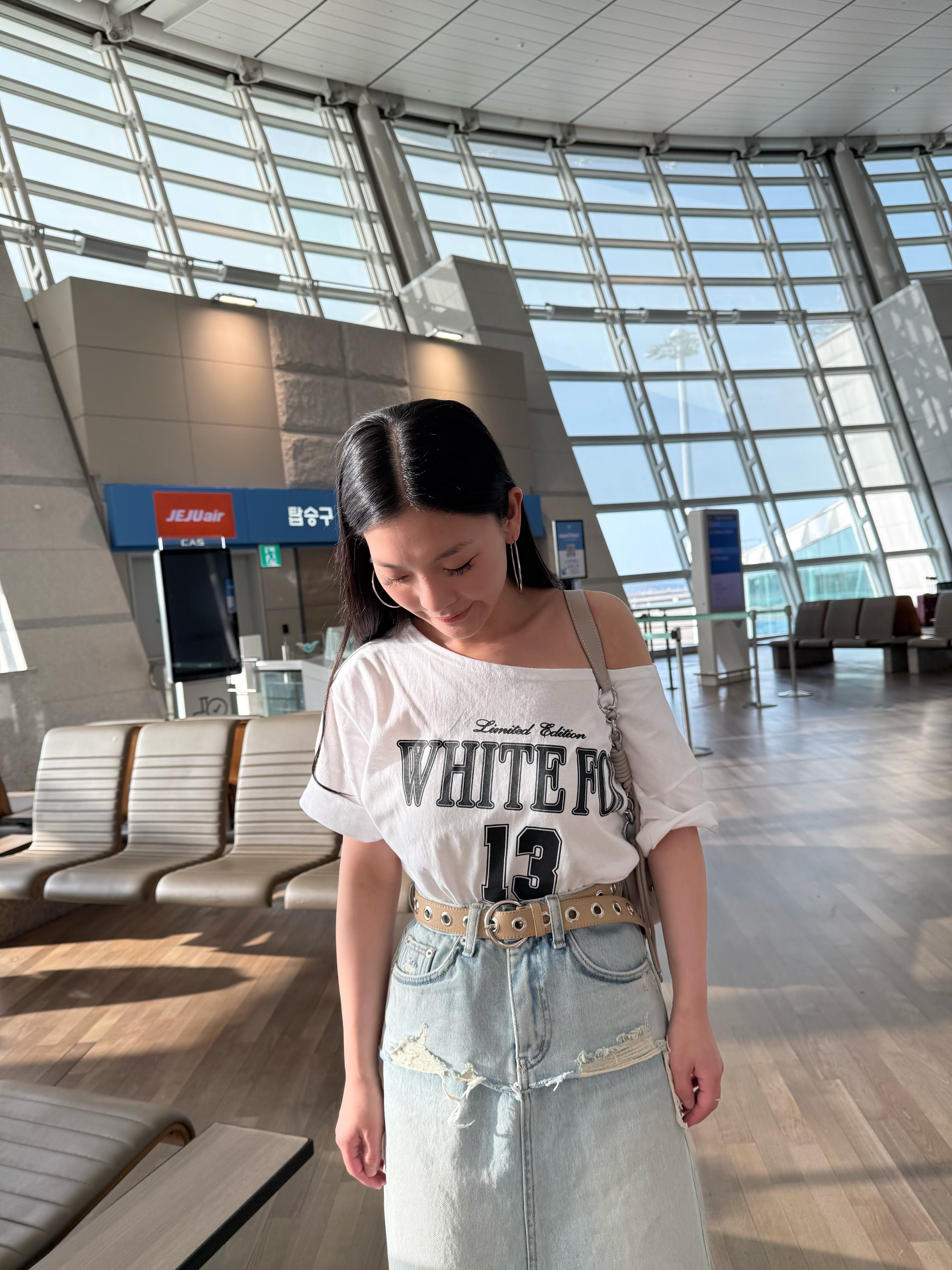 F09 單邊露膊英文字tee