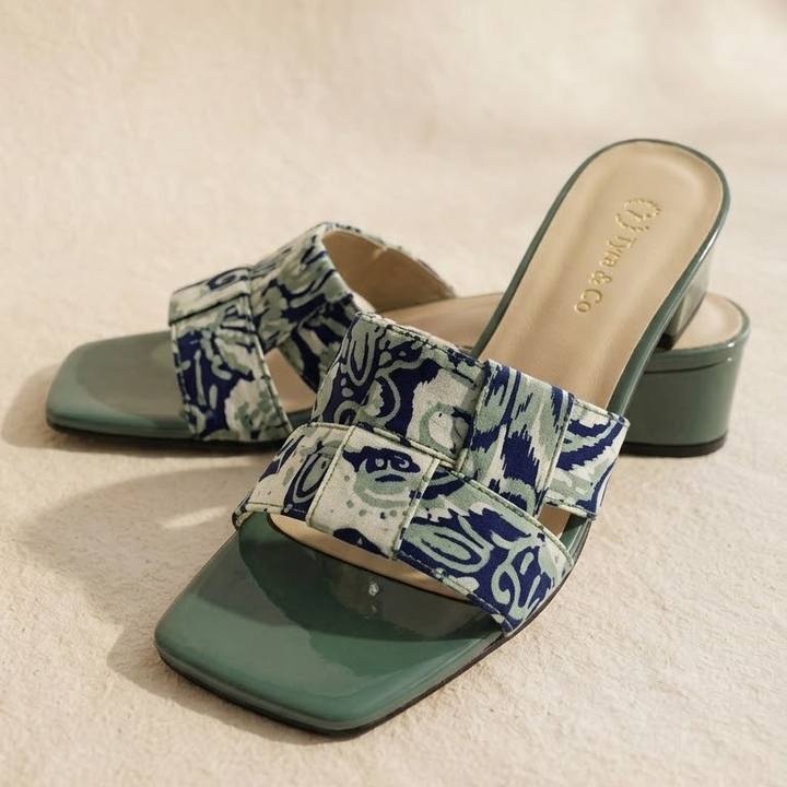 5846 - Anyaman Slide Batik Heels