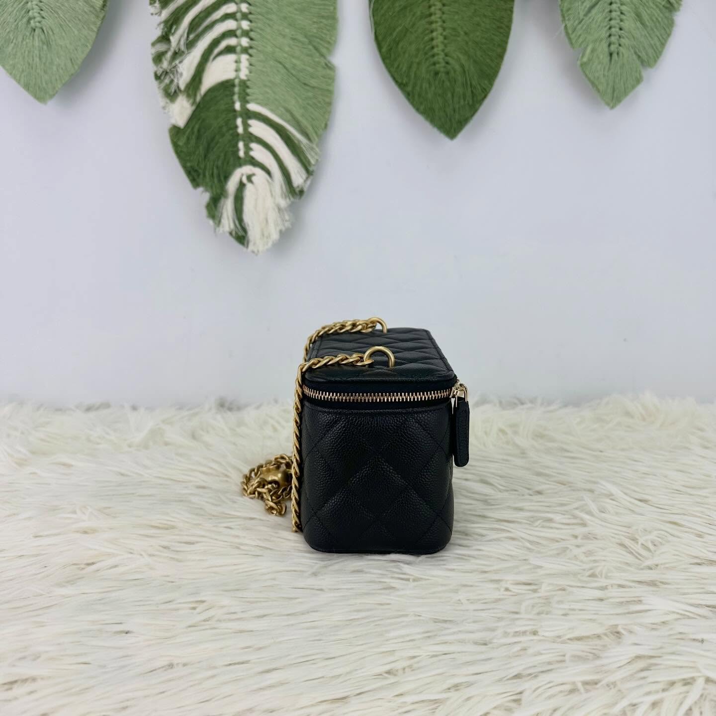 CHANEL 🤍PRE OWNED 23P 黑金荔枝皮 心型調節扣長盒子 晶片款 全套有單🖤