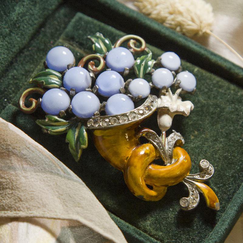 1940s America Enamel Cornucopia Brooch (associated with thanksgiving/harvest in North America.) (EA1328)