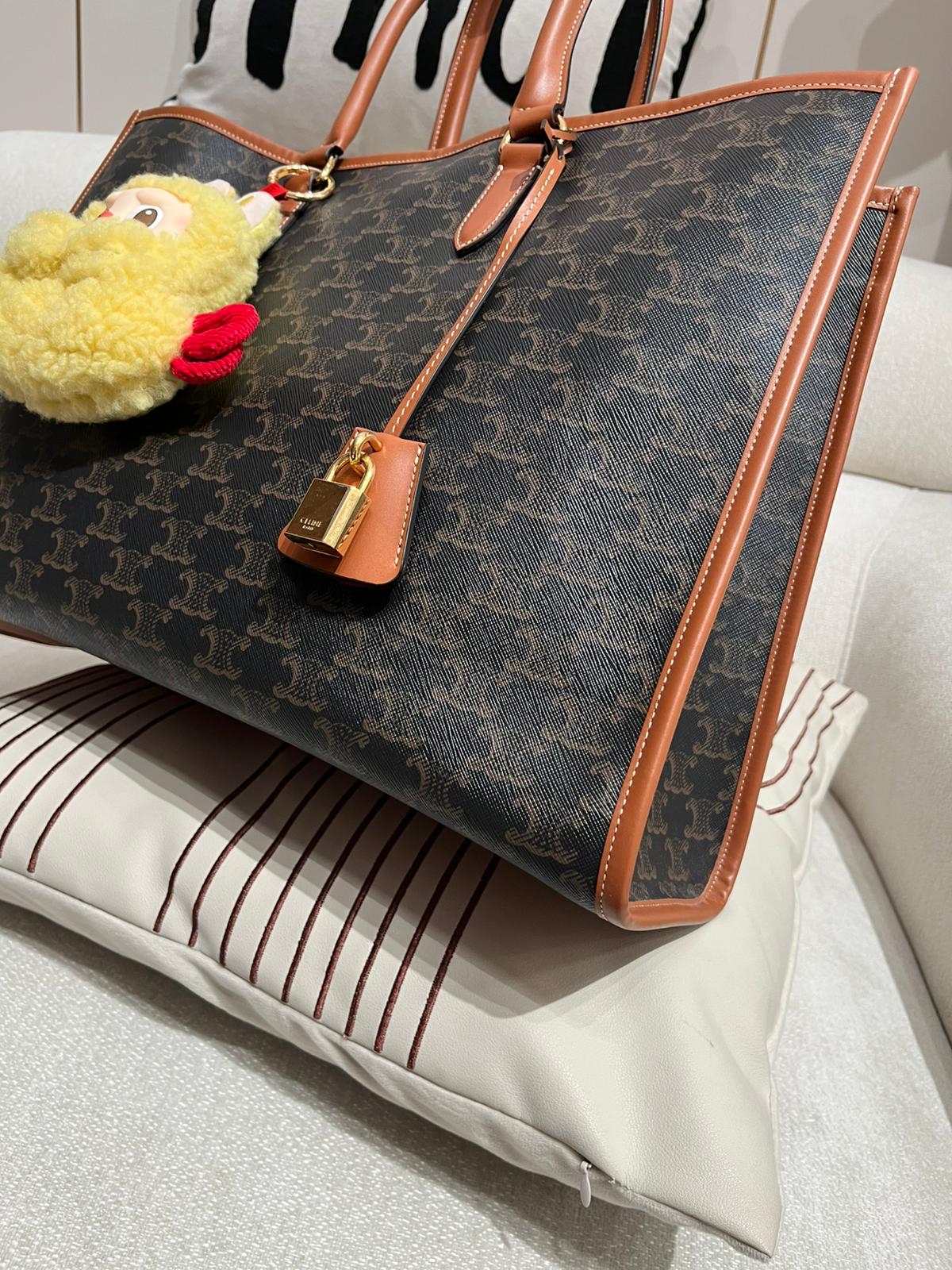 Celine horizontal cabas Triomphe Canvas Tan 100%Authentic, 98%New 