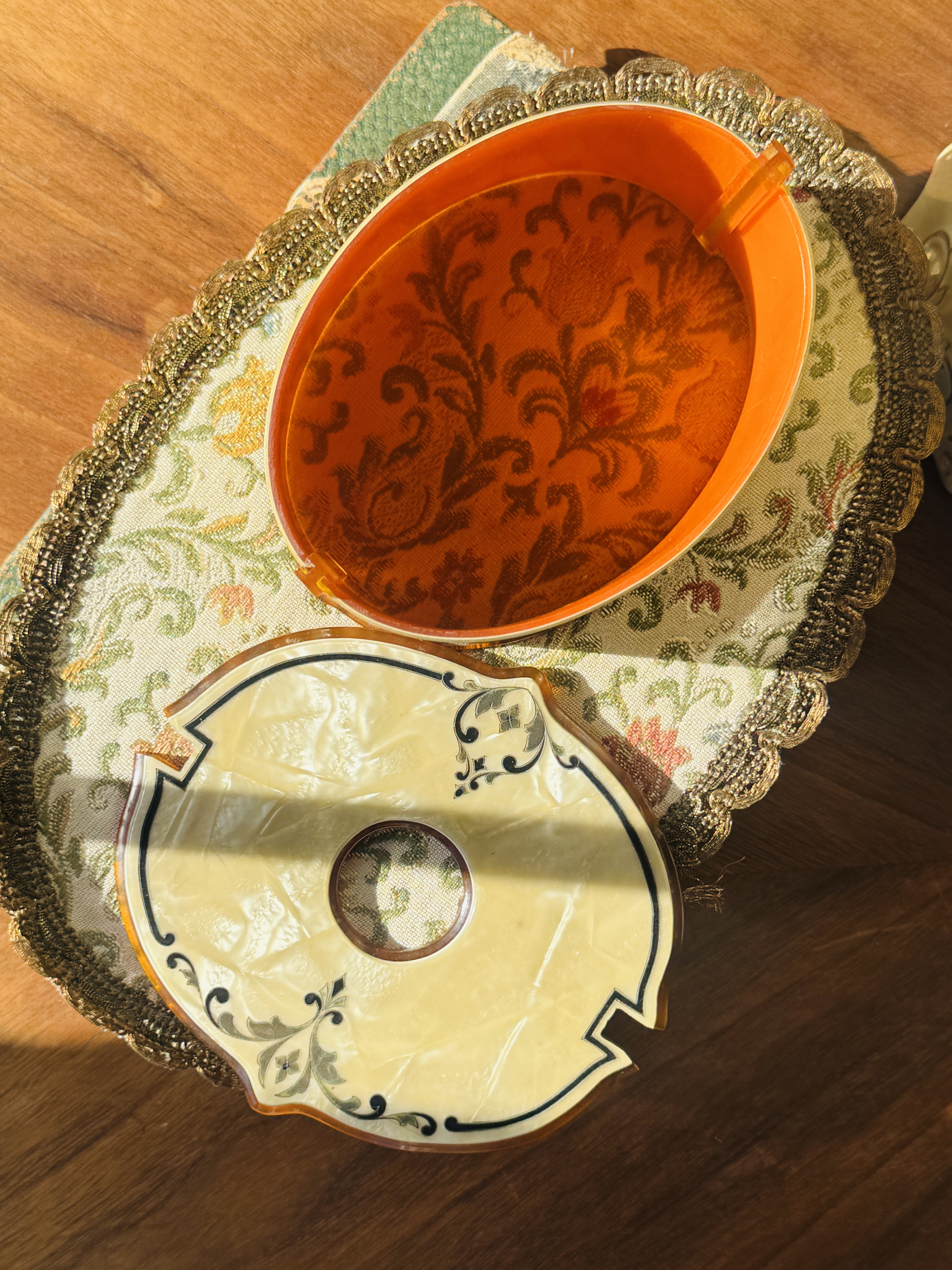 Antique 1920s Art Deco Celluloid Hair Collector / Tissue Box / Trinket Box(MT2650)