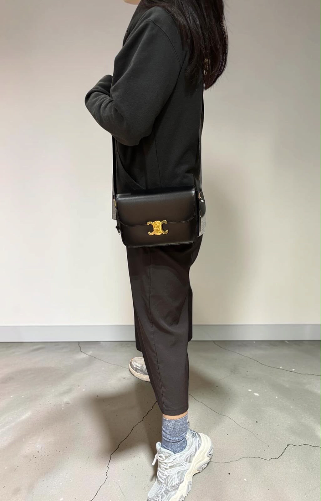 Celine CLASSIQUE TRIOMPHE 黑金凱旋門 medium box flap W22x15.5x6cm  100%Authentic ,98%new  ✅tap booklet ✅dust bag✅box 