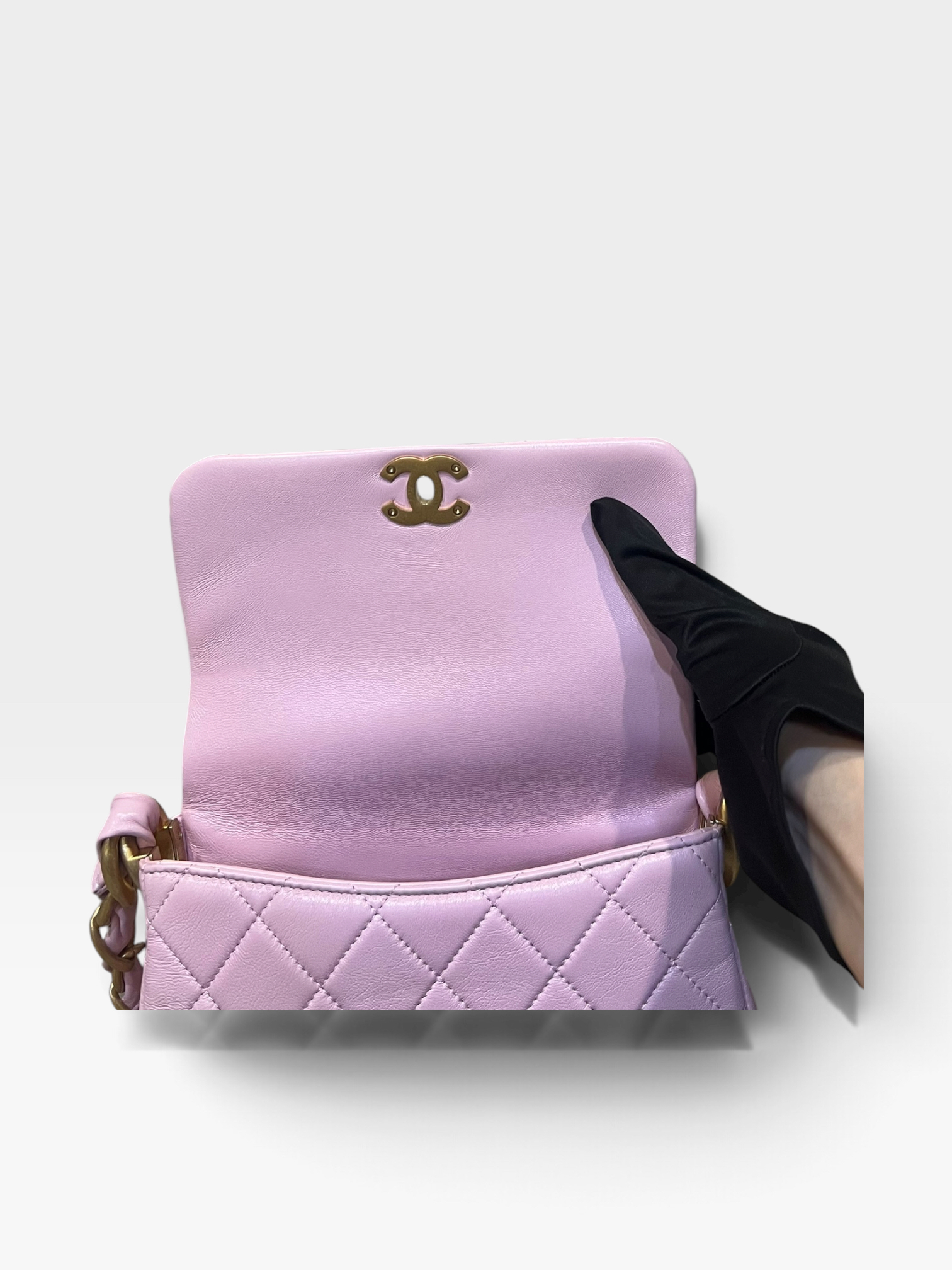 Pre-Owned Chanel Pink Quilted Calfskin/K9903