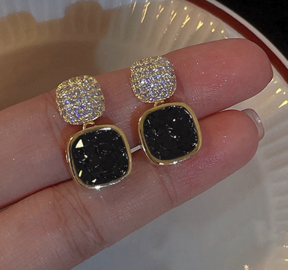 Gilded Glimmer Drops