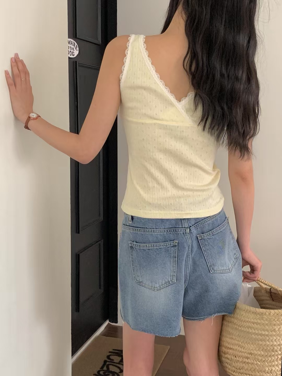 Lace Trim Cotton Tank Top with Bow Detail – Scoop Front & V-Back Design ‖ 蕾丝拼接蝴蝶结棉质背心前圆后V双领设计KR01469