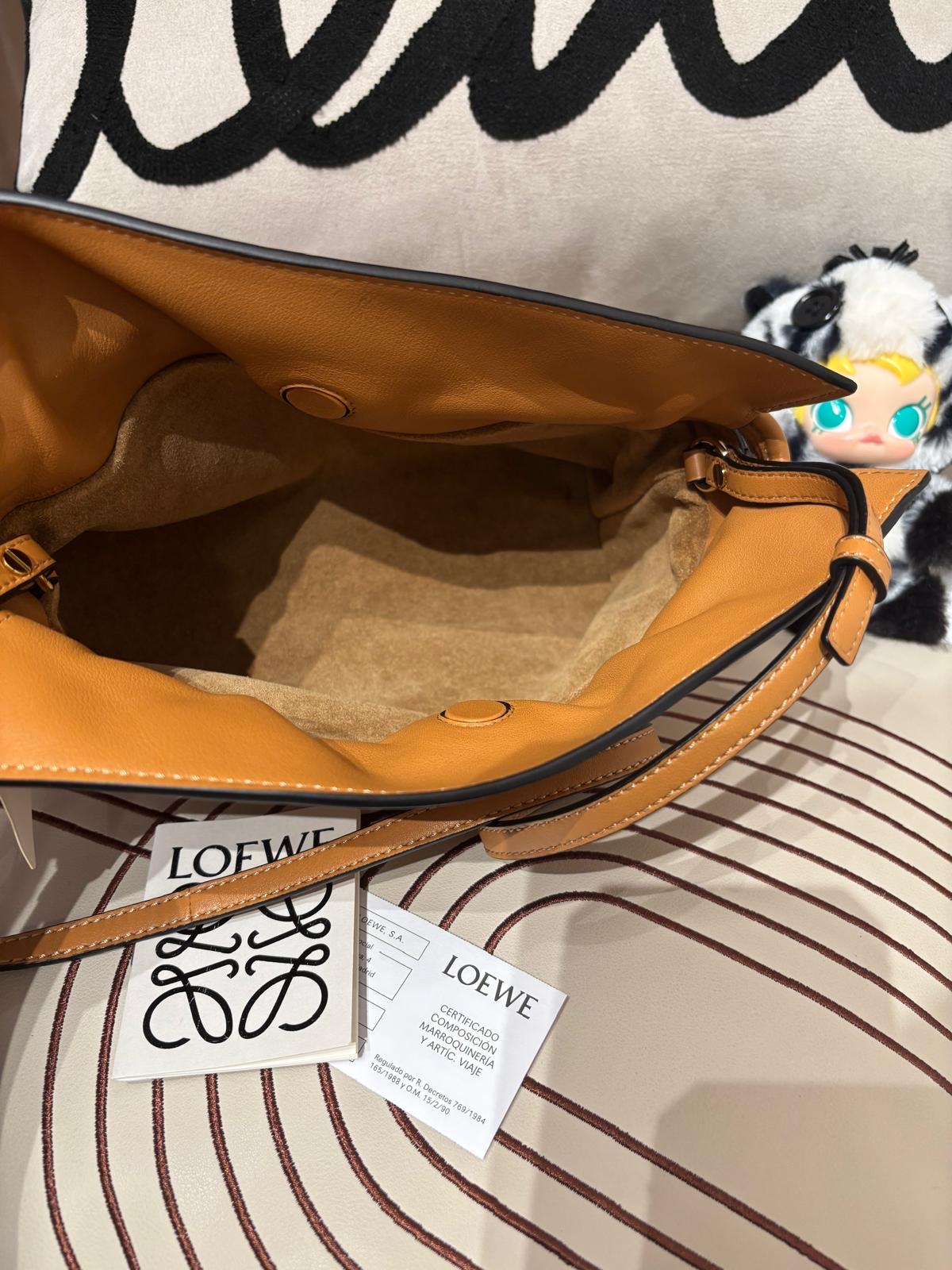 Loewe Flamenco Warm Desert Calfskin 100%Authentic, 98%New ✅Tap Booklet✅Dust bag