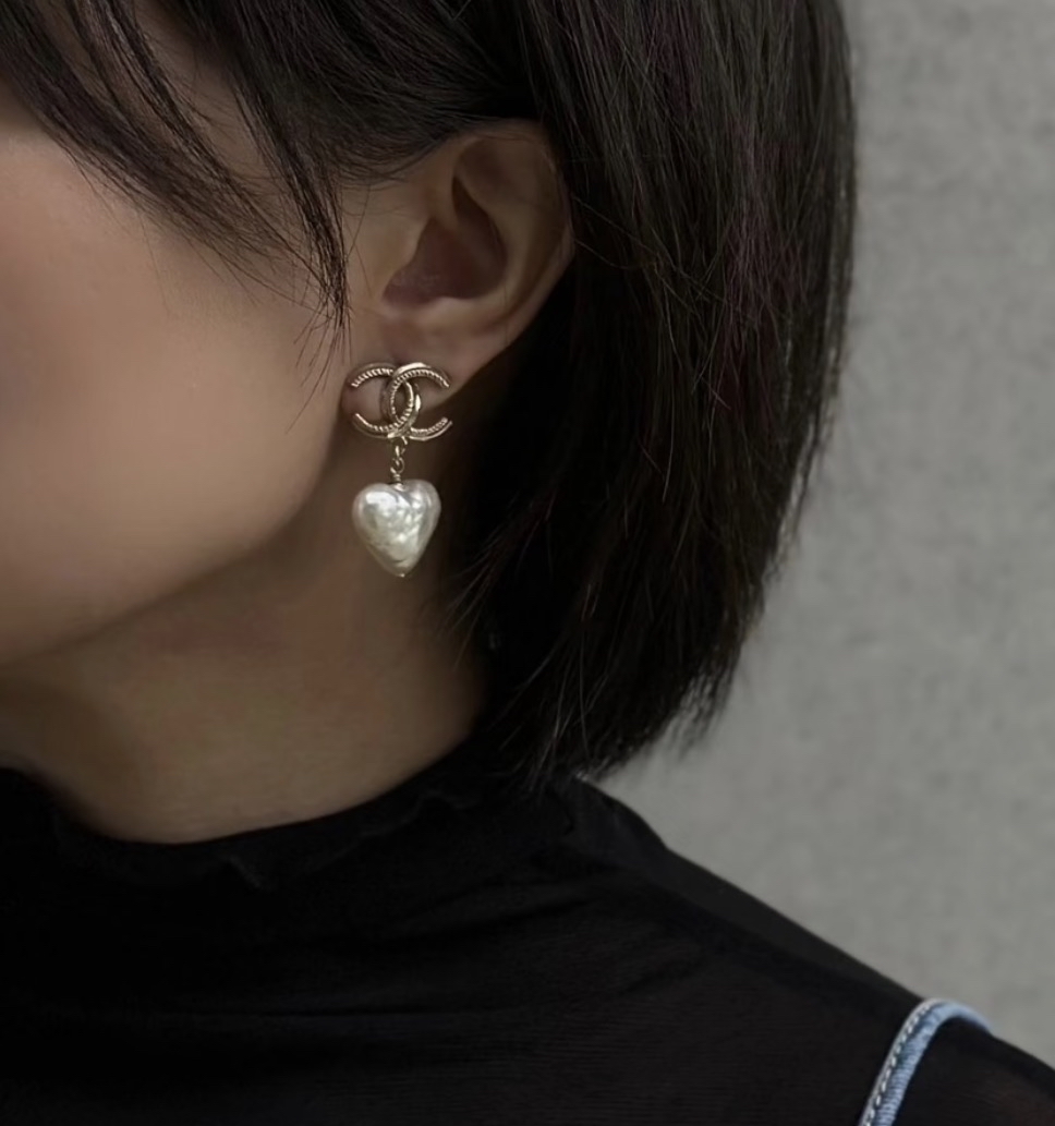 Chanel 吊款珍珠CC Logo 耳環 