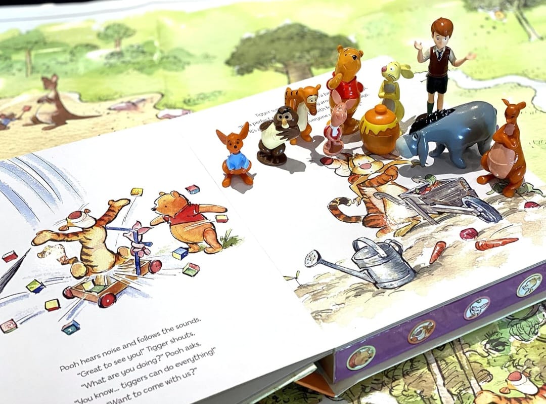 英國直送🇬🇧Winnie the Pooh Busy Book 連 10 隻公仔