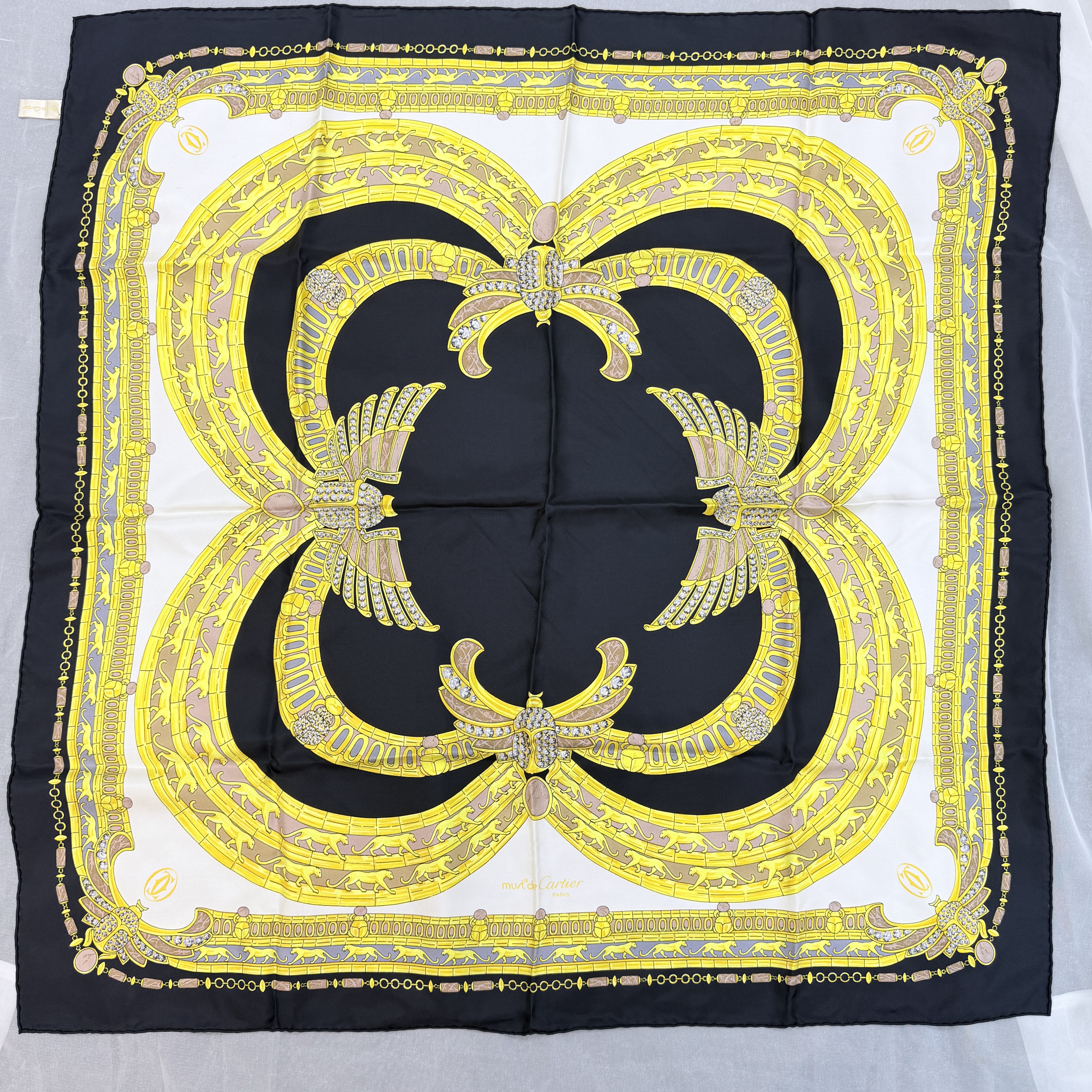 ✨Cartier幸運甲蟲方巾 金色拼黑色高級感