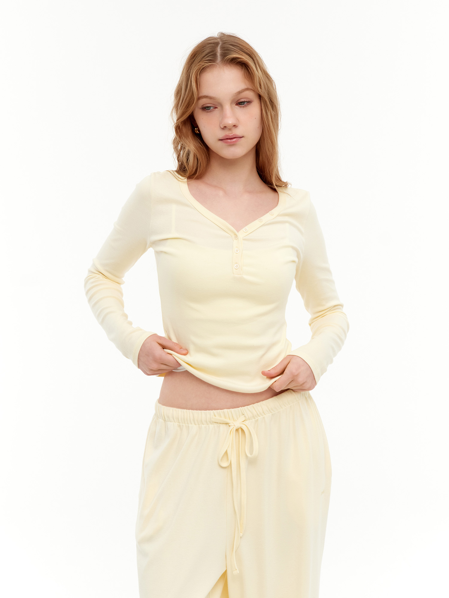 預購_V-neck Layered T-shirt (無帽) by Conch