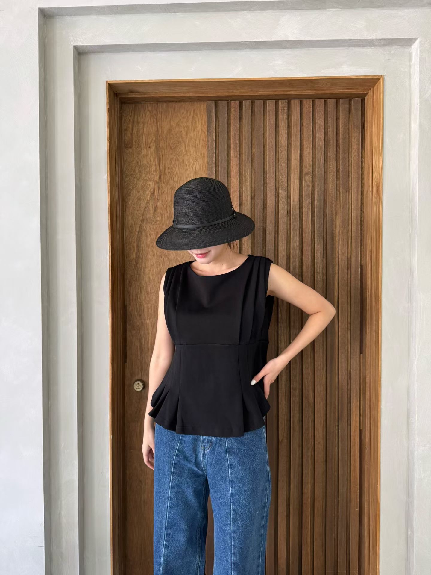 M20 立體修身壓褶背心