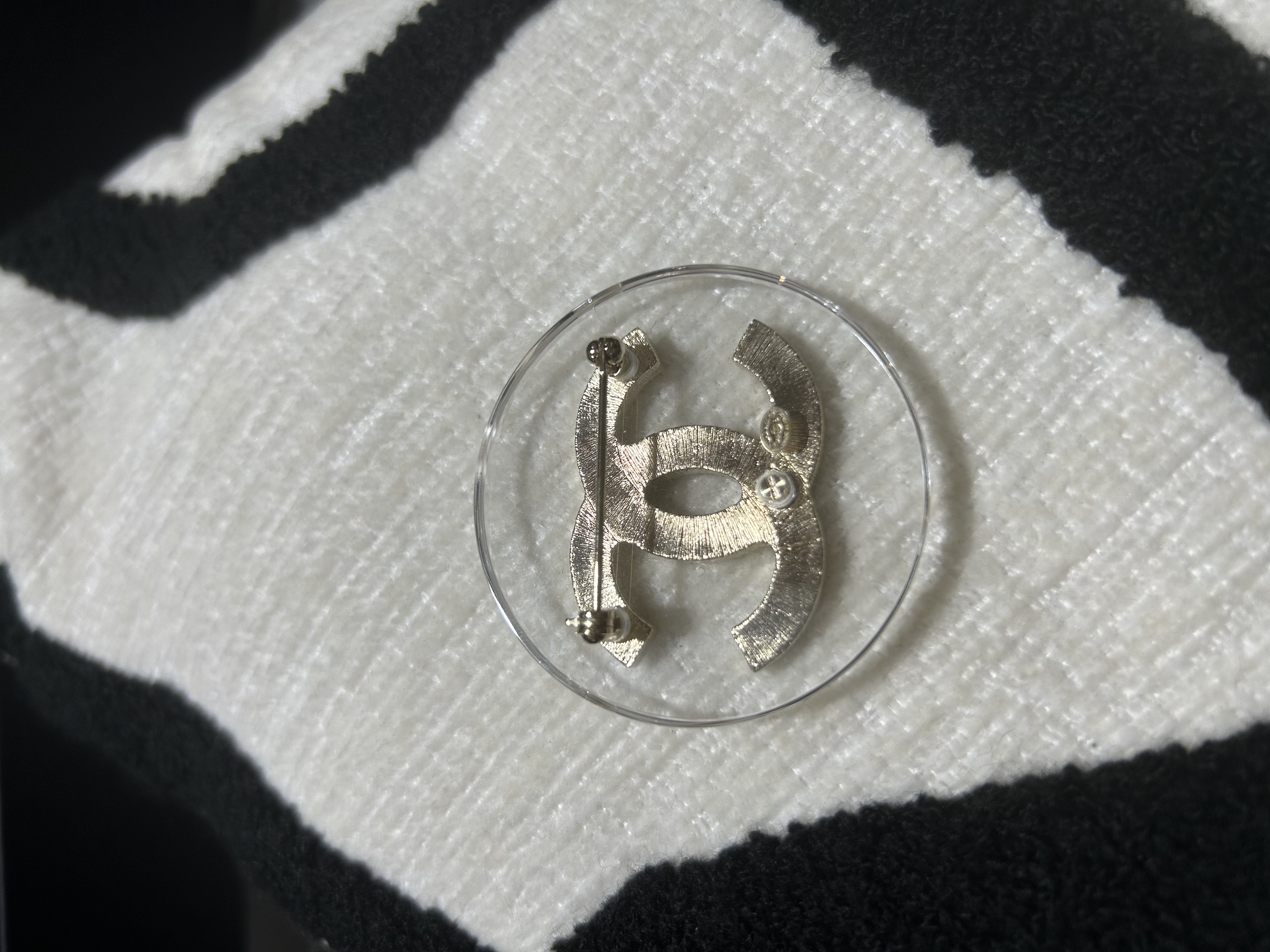 Chanel CC Brooch 100%Authentic, 98%New