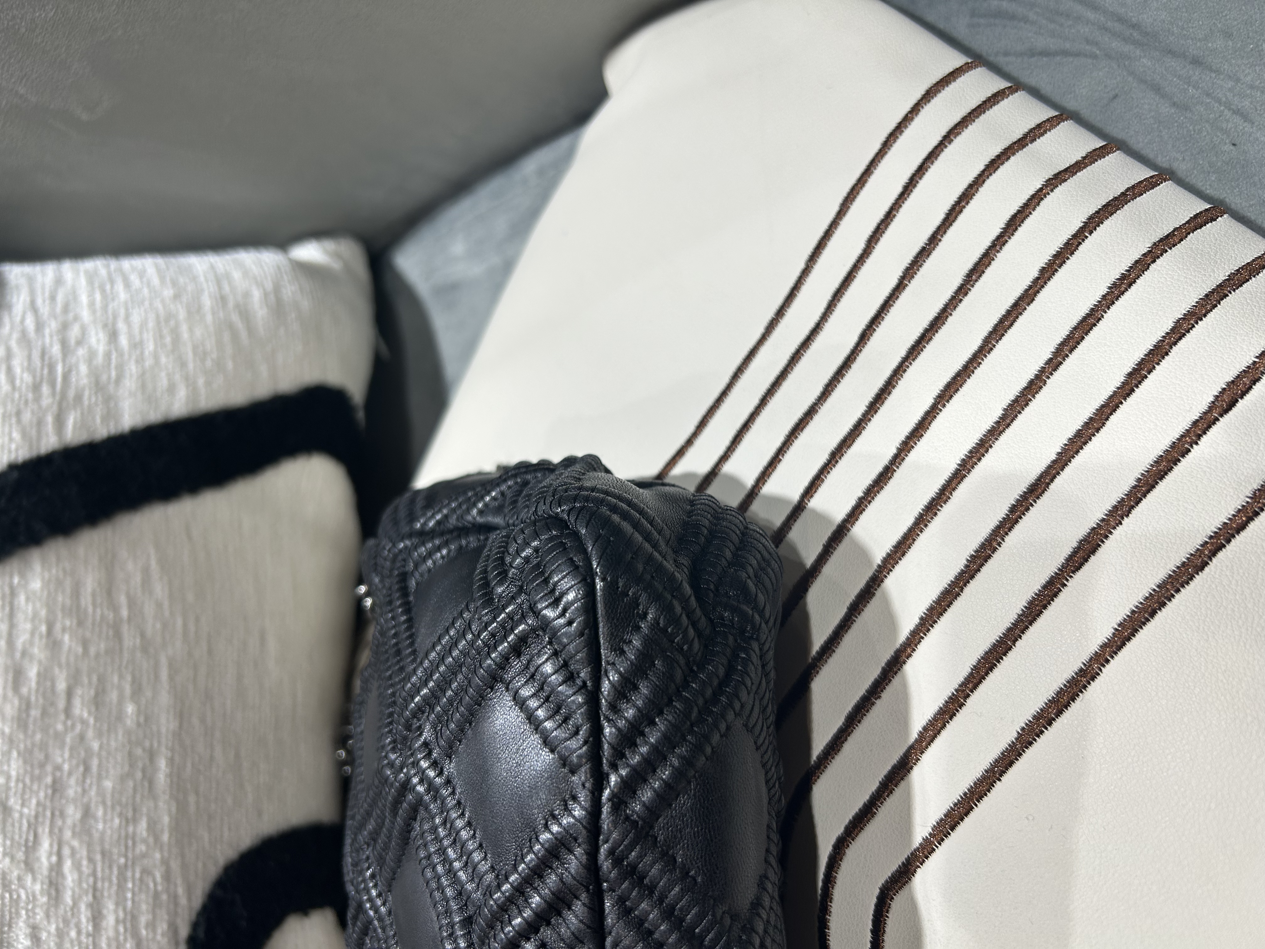 Chanel flap bag 編織皮菱格紋銀鏈 ,100%Authentic,95%new ✅11card✅dust bag  