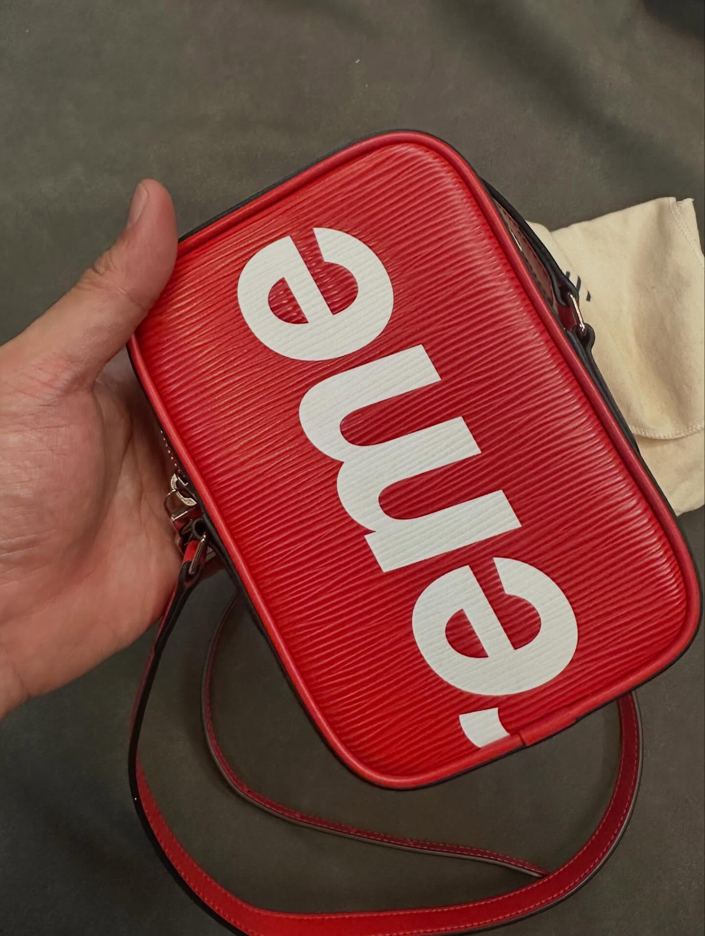 supreme x LV bag 99新 HKD 22000