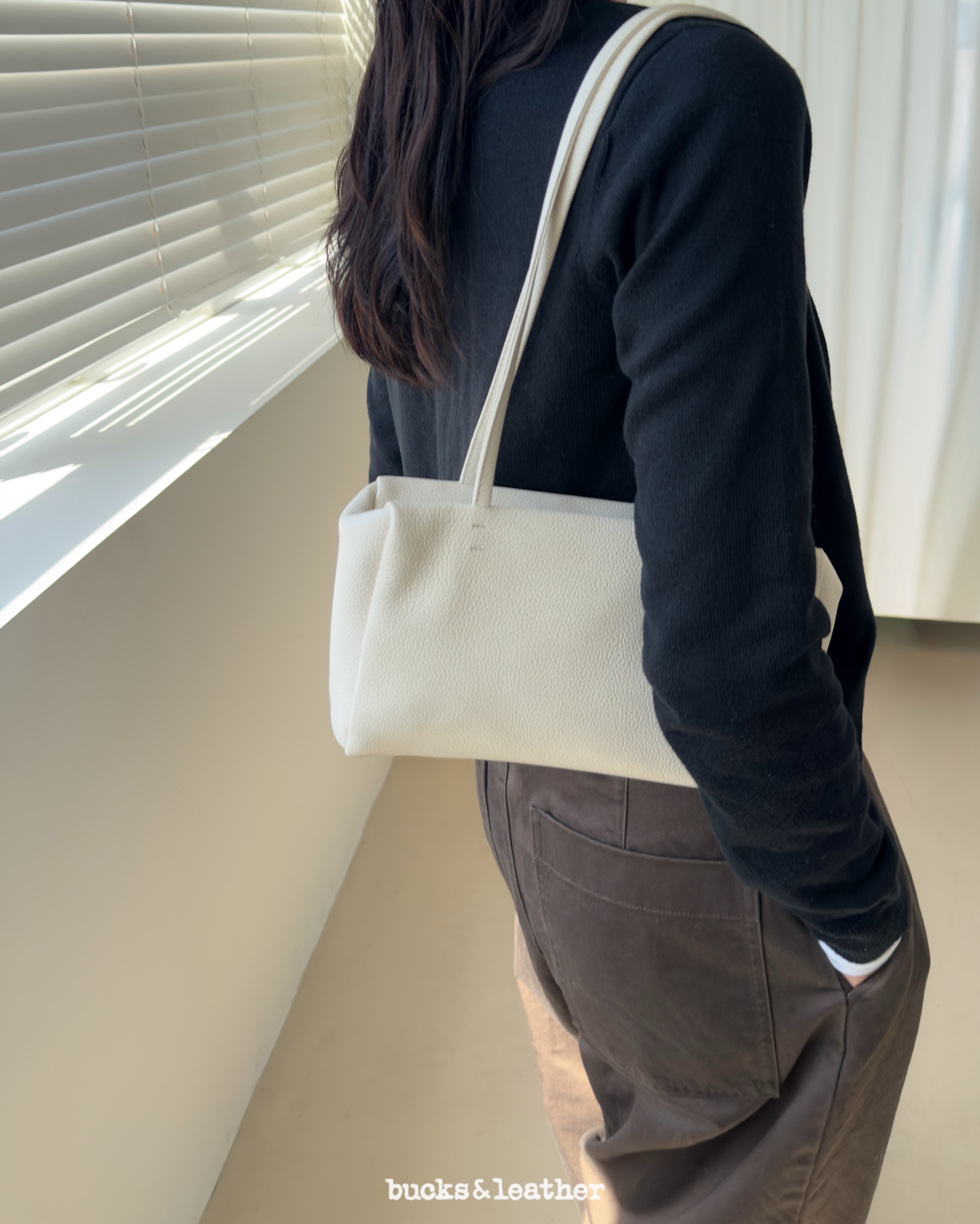 【26FW 】預訂_Slim Shoulder Bag By Bucks & leather