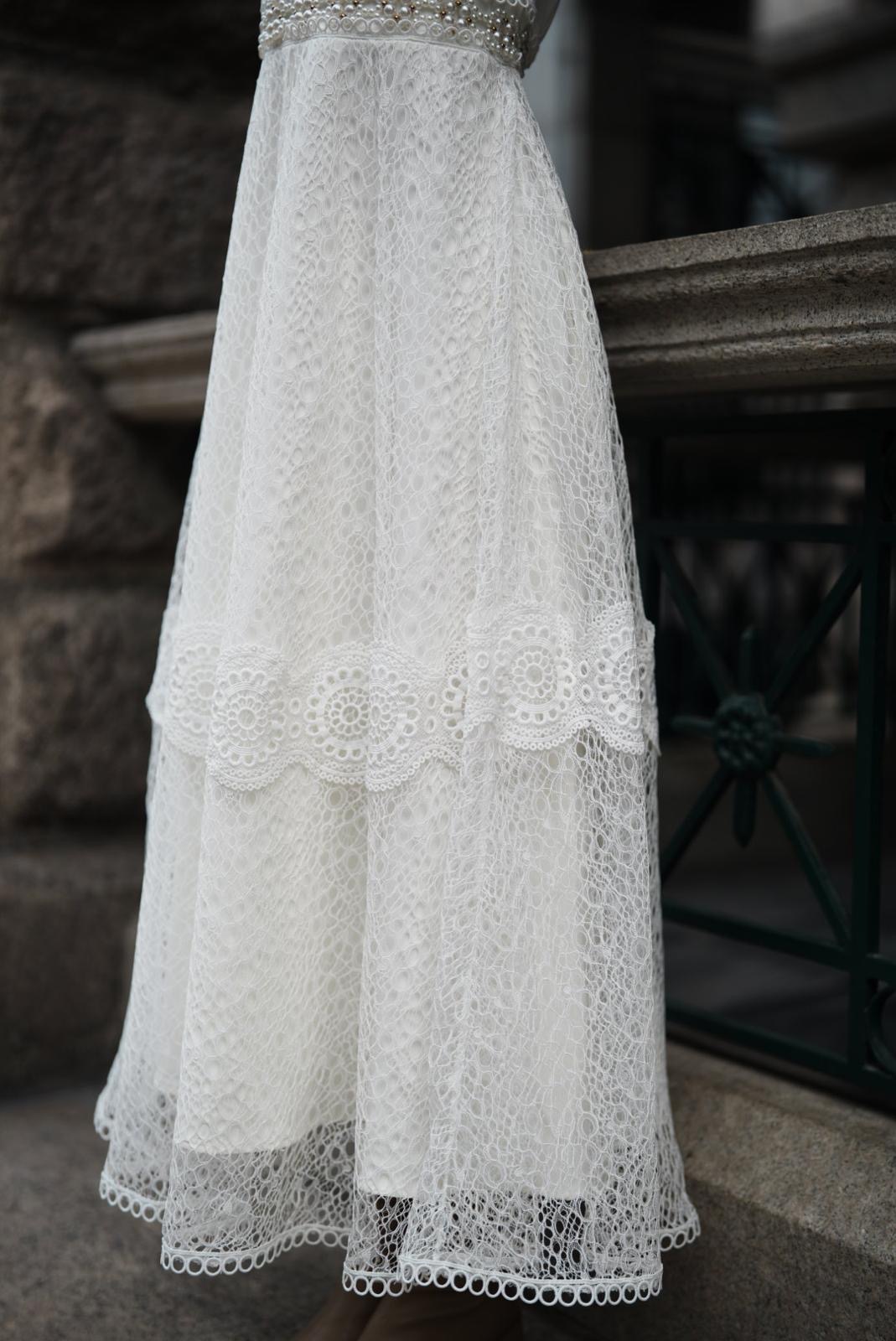 優雅蕾絲長袖連衣裙