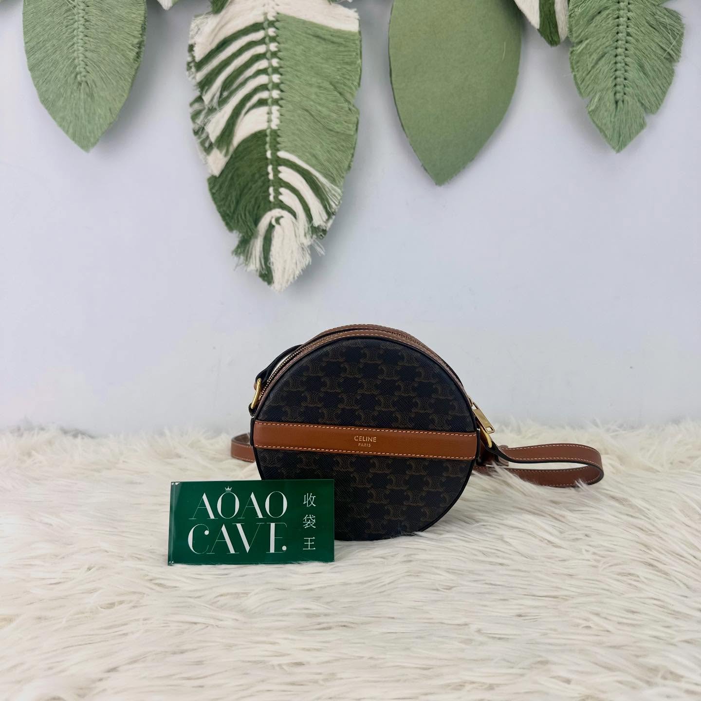 CELINE 🤍PRE OWNED Triomphe 凱旋門印花圓餅包 單肩斜肩包🤎