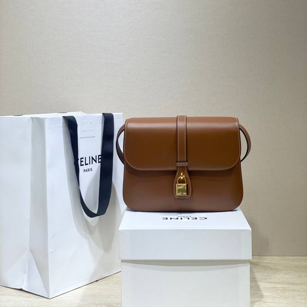 🔥大货实拍图 𝗖𝗘𝗟𝗜𝗡𝗘♥𝗧𝗔𝗕𝗢𝗨 型号：22*16*7cm 尺寸：196583