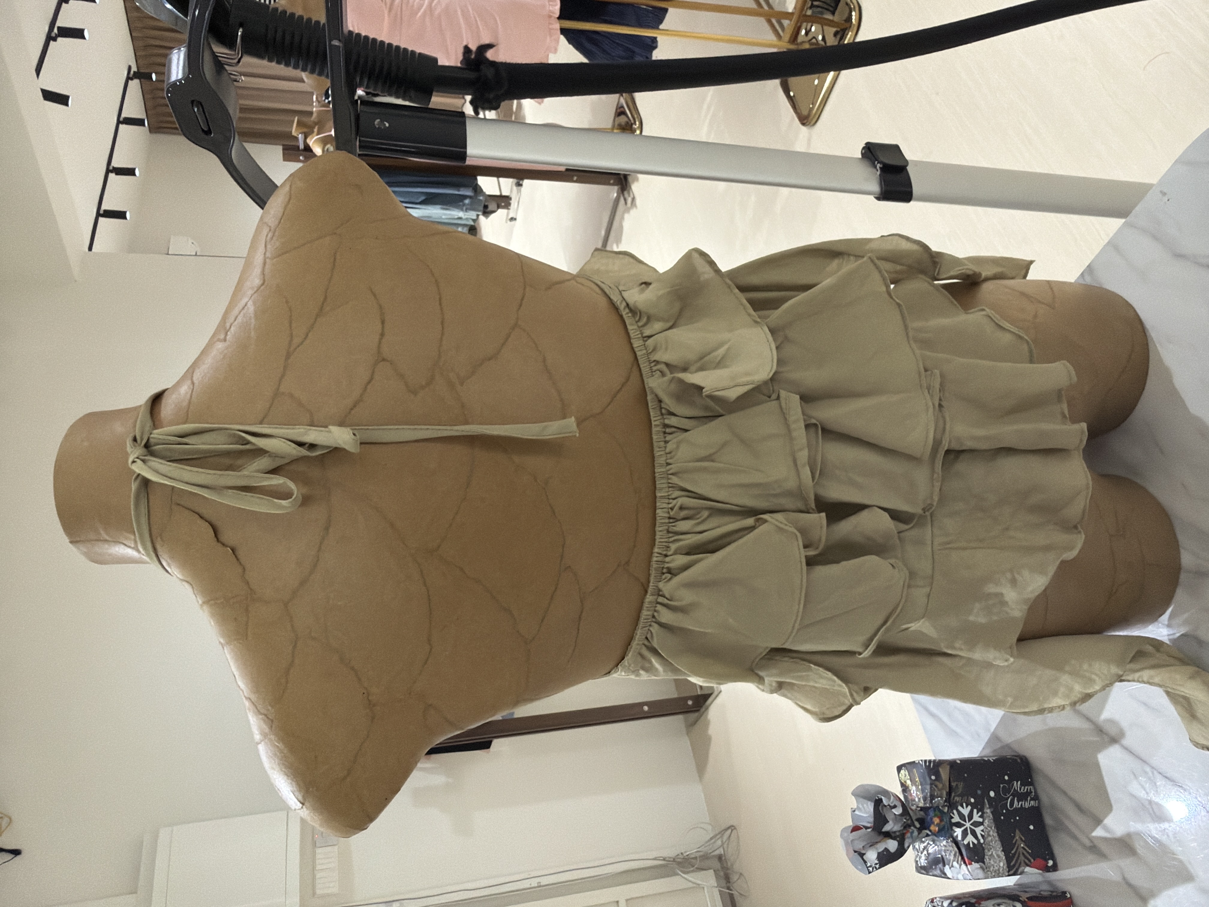 绿色荷葉邊上衣