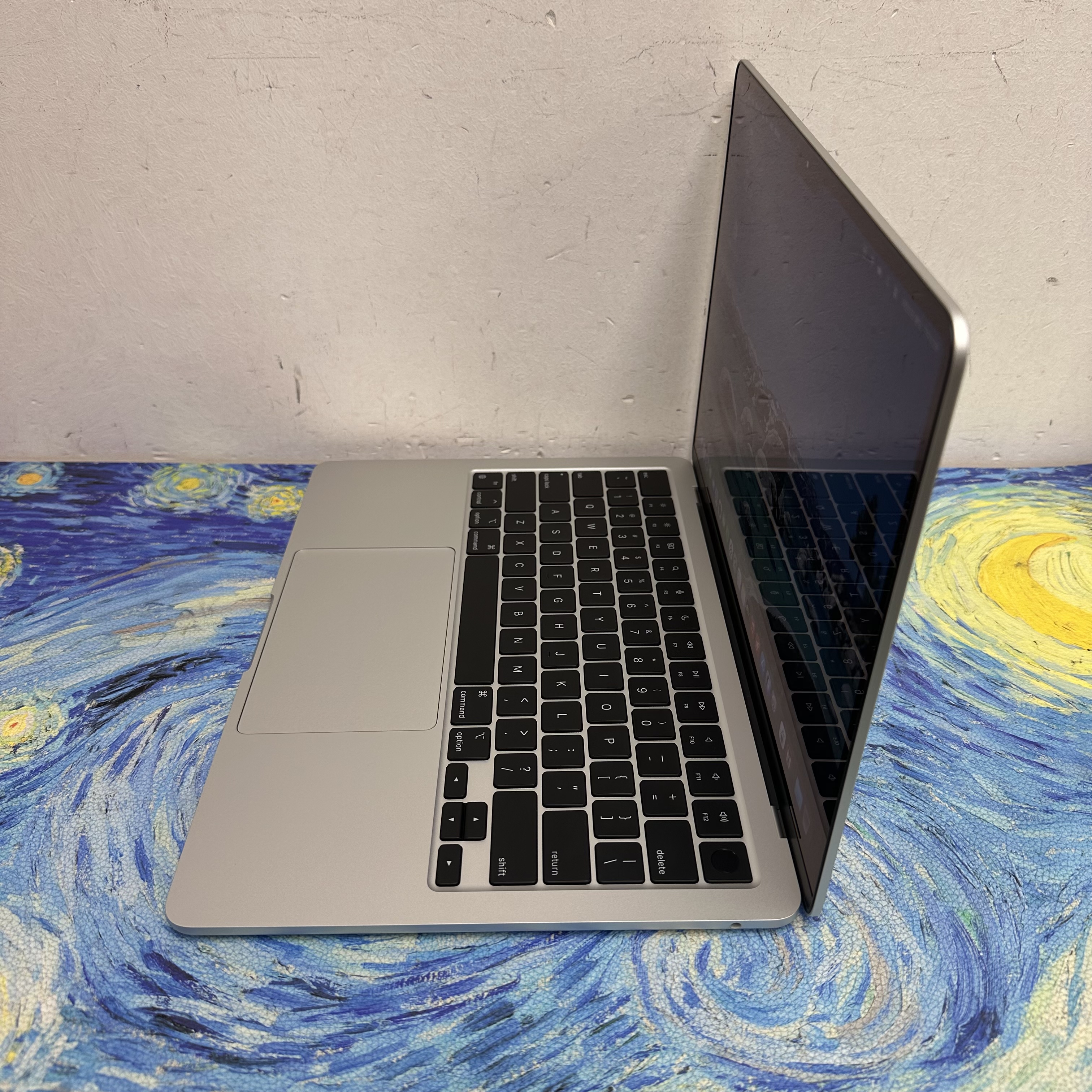 #5646 APPLE  MacBook Air M3 2023 M3 CPU/8GB Ram/256GB SSD/8核心GPU/Liquid Retina Mon/13.6吋/星光色/Gaming Laptop / Notebook / Apple Care+ / 文書機 /