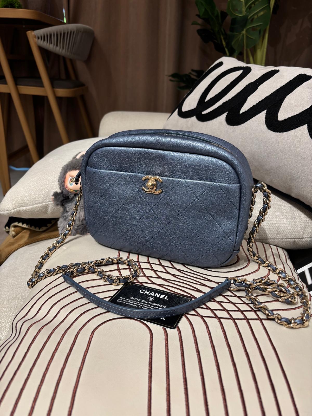 Chanel camera bag calfskin  100%Authentic,98%new ✅CARD ✅dust bag 