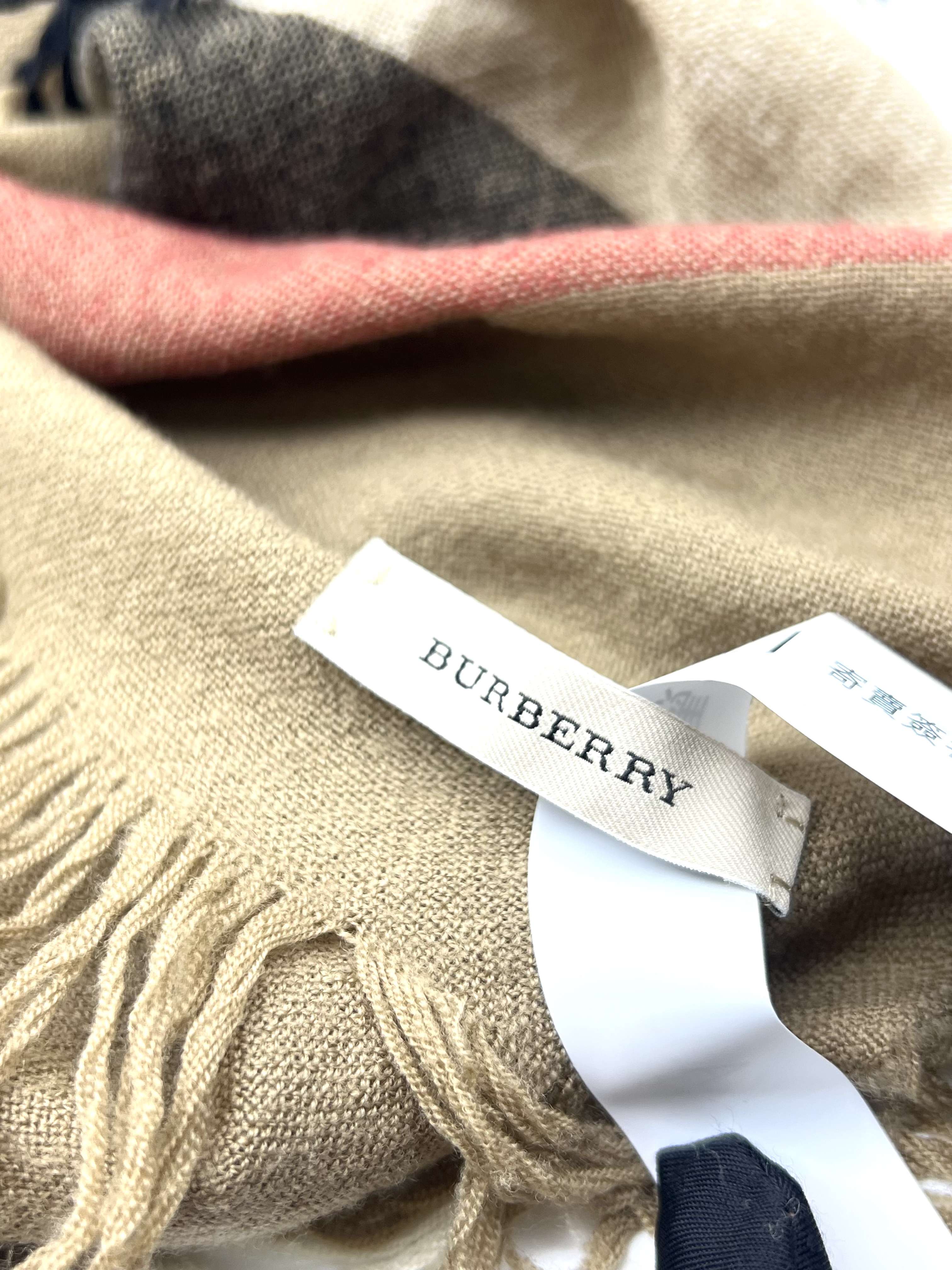 Pre-Owned Burberry Grey in Wool / Product Code: 26040703