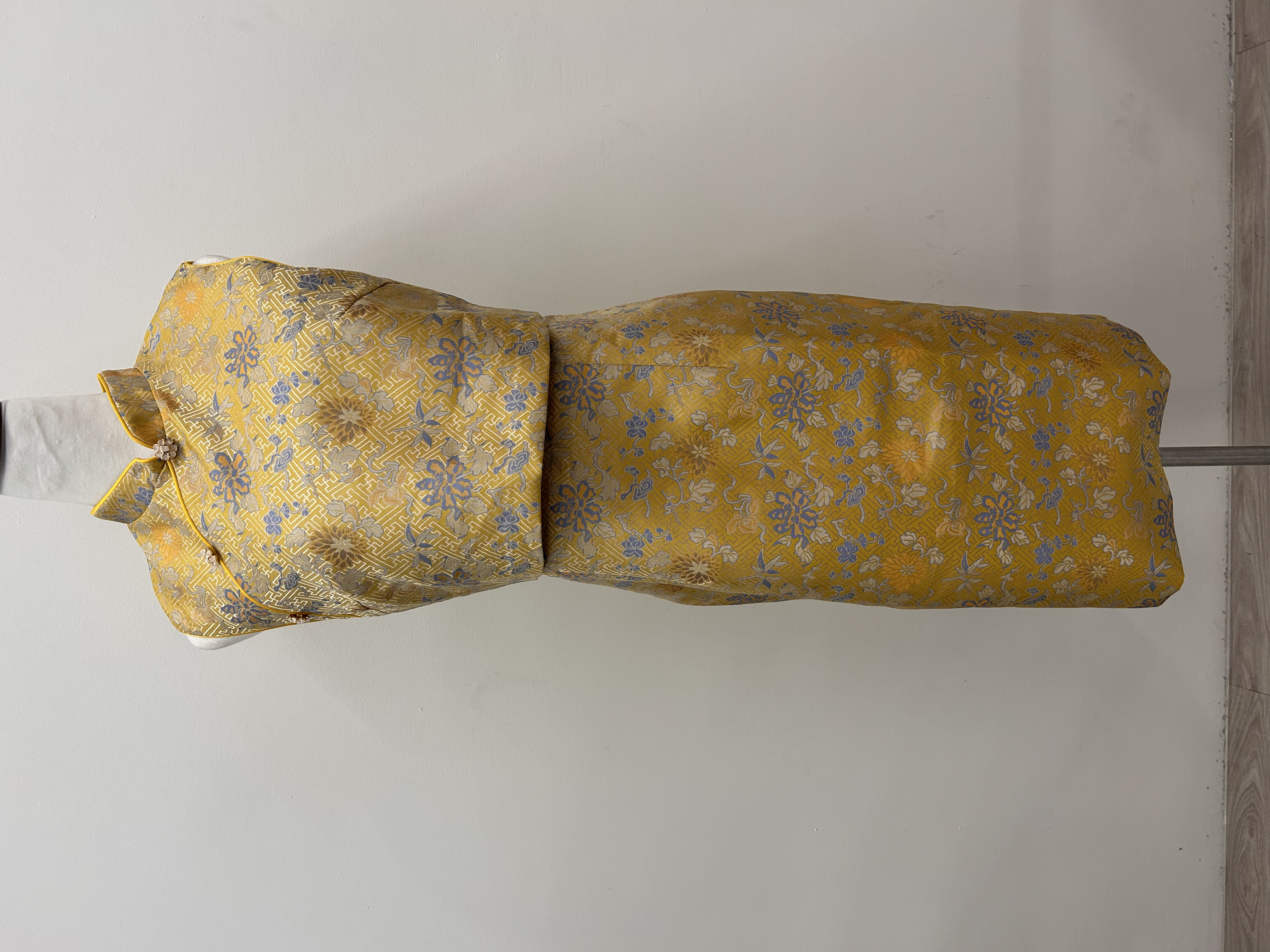 569.WB Retro Floral Sleeveless Qipao