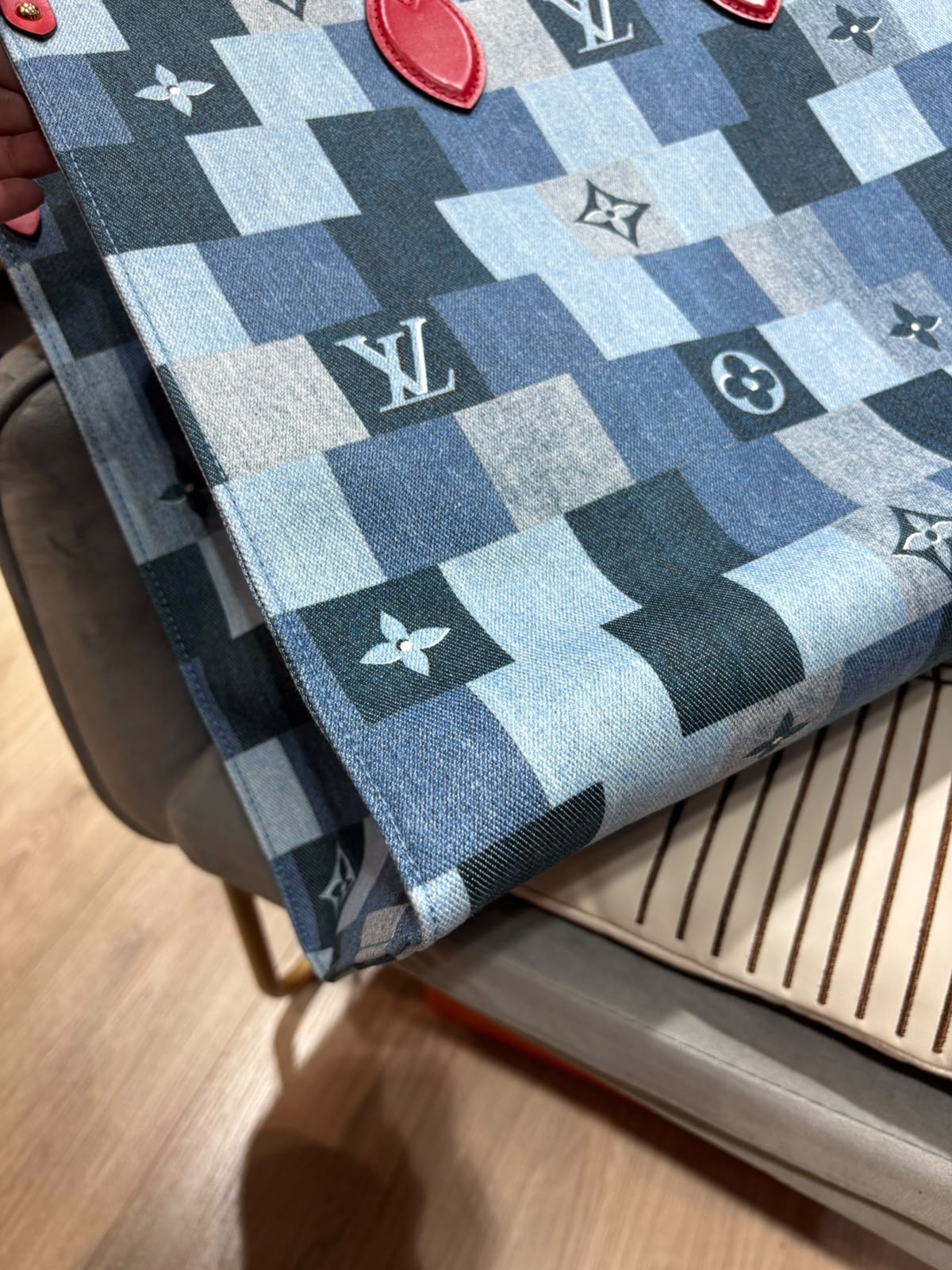 Lv OnTheGo M44992 Denim 限量版patch work 牛仔布100%Authentic, unused 99%New ✅Dust bag