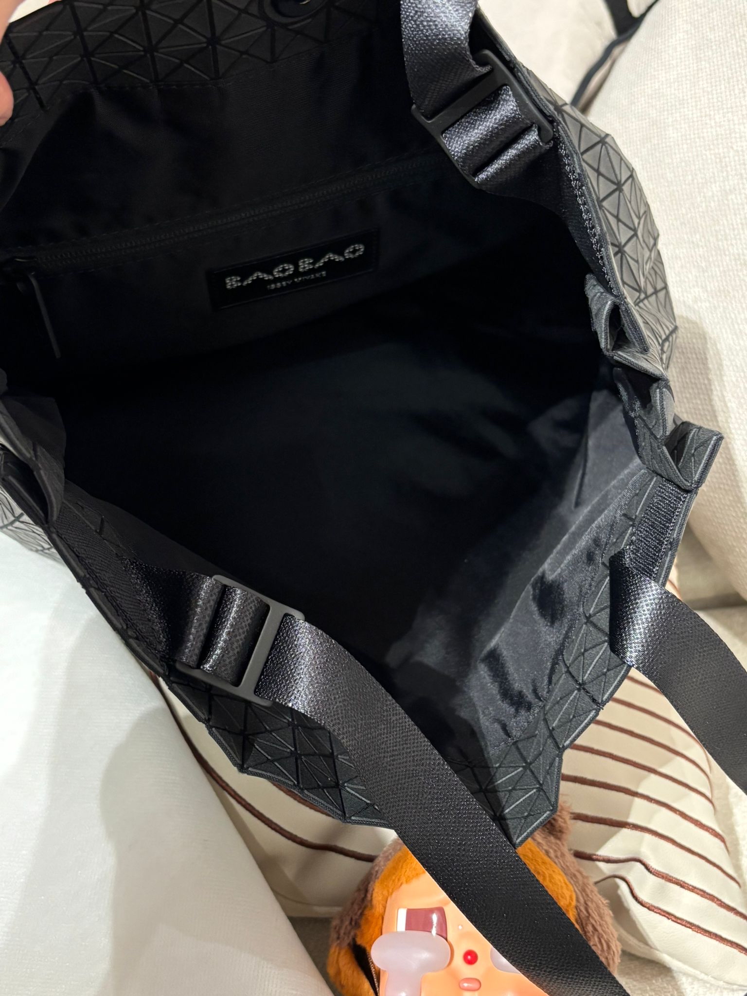  Issey miyake cart tote bag Black 100%Authentic ,99%new✅dust bag 專門店售價$6980✨