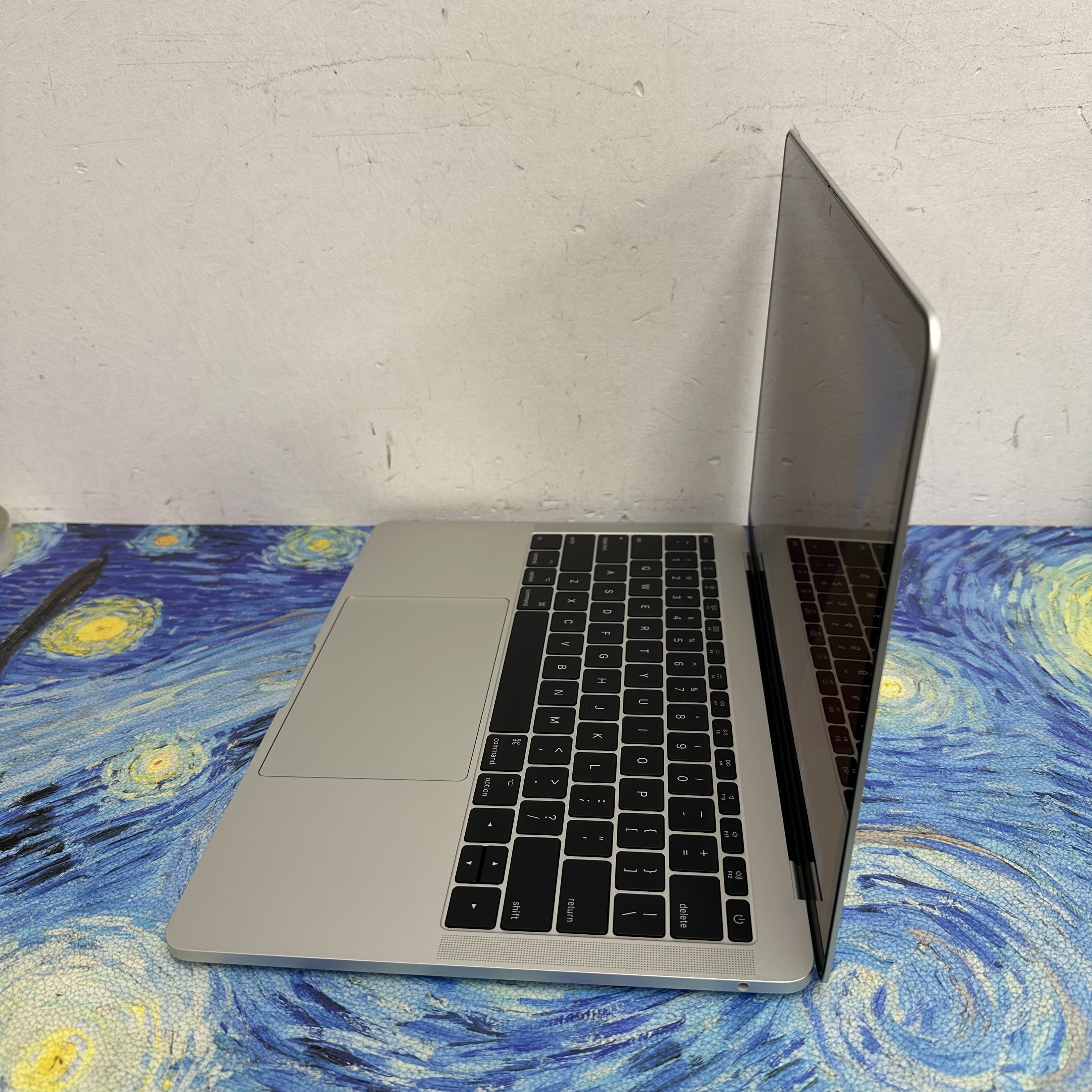 #5823 Apple MacBook Pro 2017 i5 CPU 8GB Ram 256GB SSD