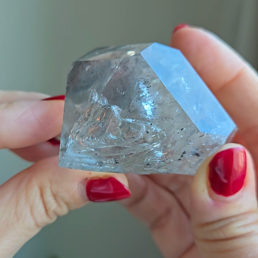 Enhydro quartz with giant moving water bubble - EN59