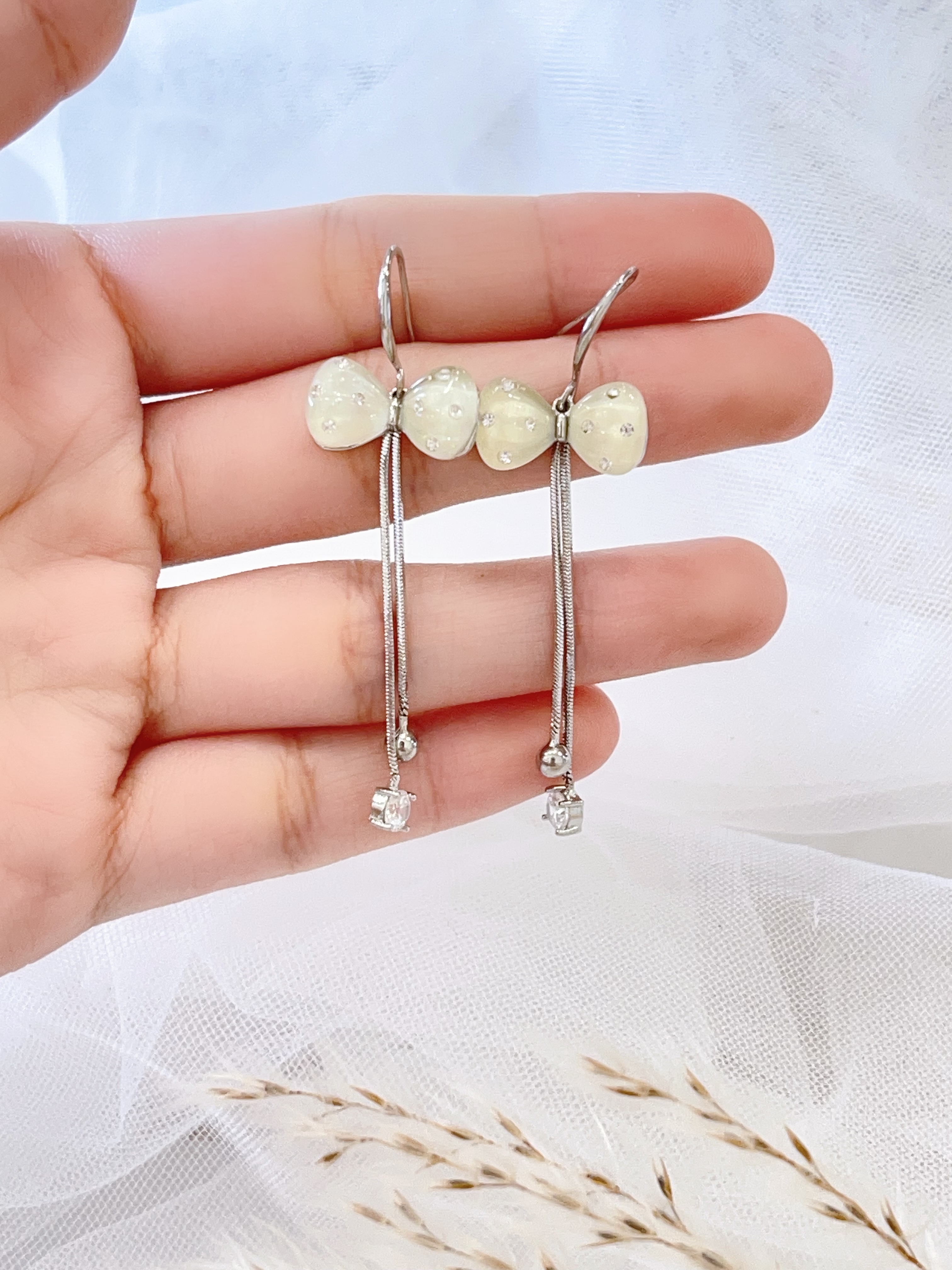 透明立体蝴蝶结双流苏耳环