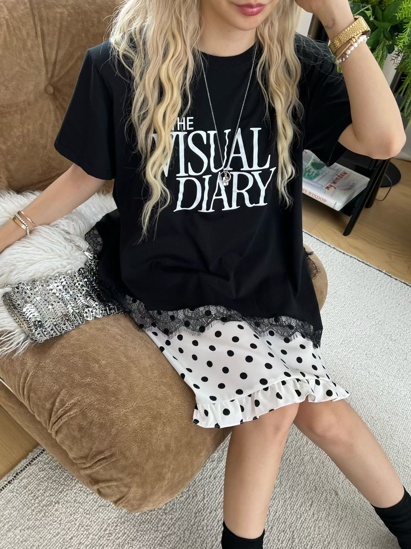 Lace 斜腳字母Tee