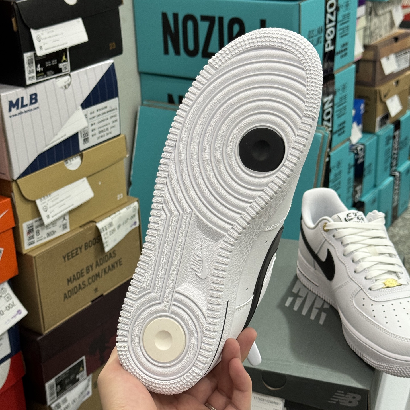 Nike Air Force 1 '07 LV8 "40th Anniversary"  DQ7658-100 