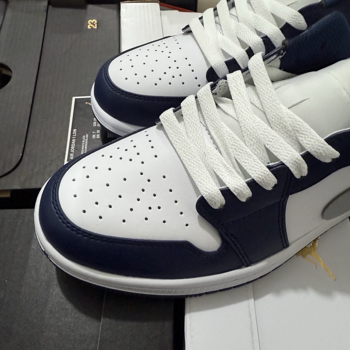 Nike Air Jordan 1 Low 553558-141