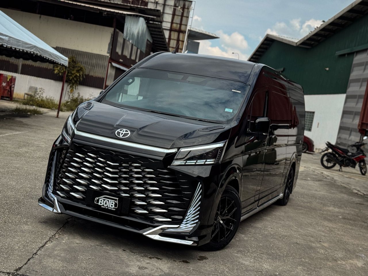 HIACE PREMIUM DIAMOND BODYKIT / H300-BDK-1011-MY